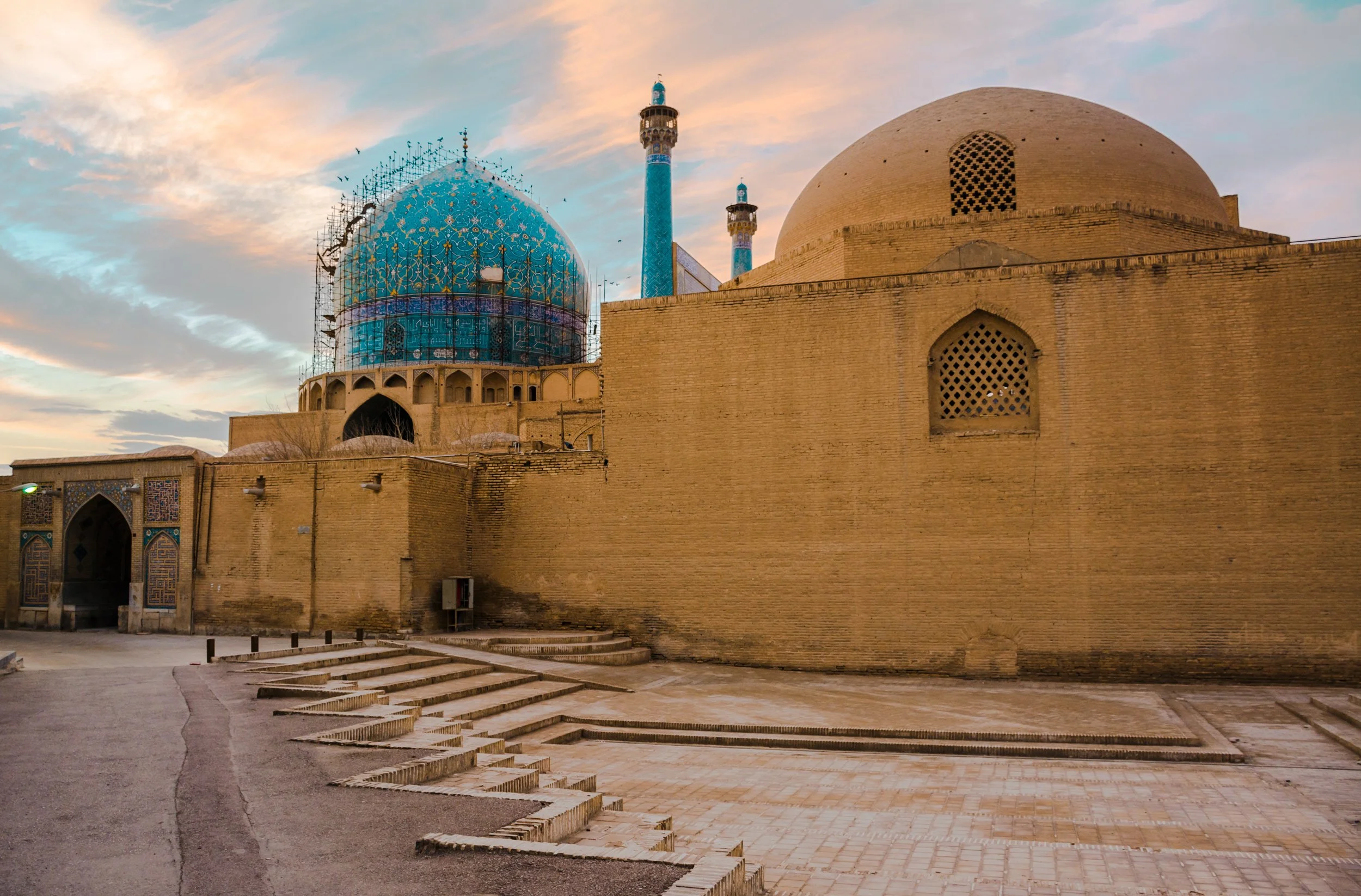 Photo by Alireza-Obohat, used under CC BY-SA 4.0. 