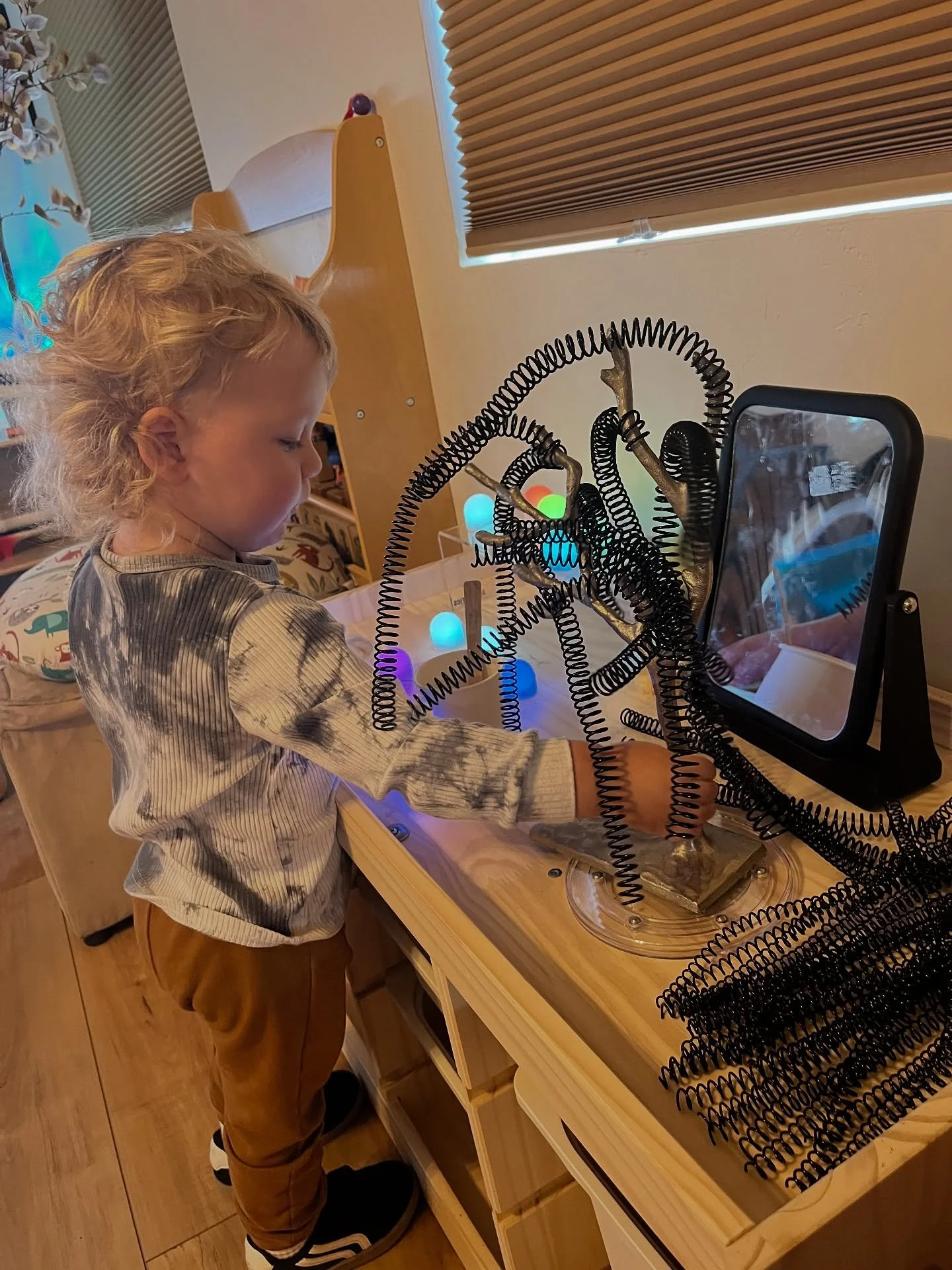 Thank you @mulberry_house_playschool for the inspiration of this provocation. Kids must find different creative ways to stack as many book binding coils on the tree. It&rsquo;s on a lazy Susan to support rotation schema as well as connecting schema g