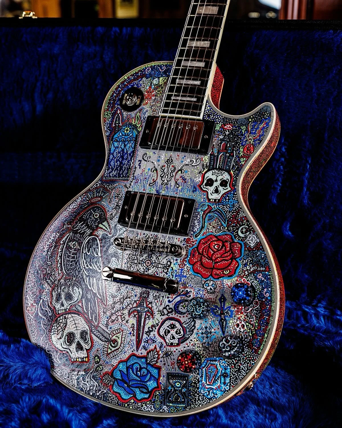 Sold!🖤 Had this gothic beauty on display at Danville Music for a limited time and it instantly found its new home!🤗 So I just had to reshare these absolutely gorgeous shots by @50enrico 📸 go show him some support!! These photos are killerrrr🔥🔥! 