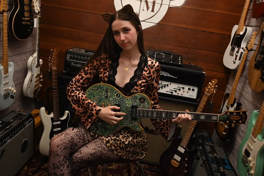 Wishing everyone a Happy Halloween!🎸🐆💚 Had a great time hanging at Danville Music!🤘Also Some Sneak peeks of my latest Les Paul Guitar!👀 📸: @danvillemusic  #electricguitar #gibson #lespaul #customguitar #guitarart #guitarphotography #guitargram 