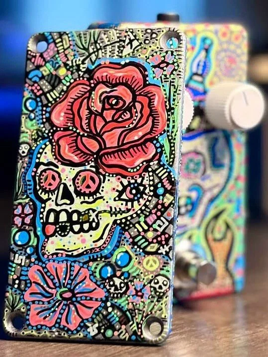 Emilie Rosati X JMW Pedals ⚡️ This collaboration is a custom Uni-vibe style modulation pedal built by @jmwpedals with hand painted artwork designs by Artist Emilie Rosati☮️🎨☠️🌈 This pedal has UV-Reactive paints &amp; glows bright under Blacklight! 