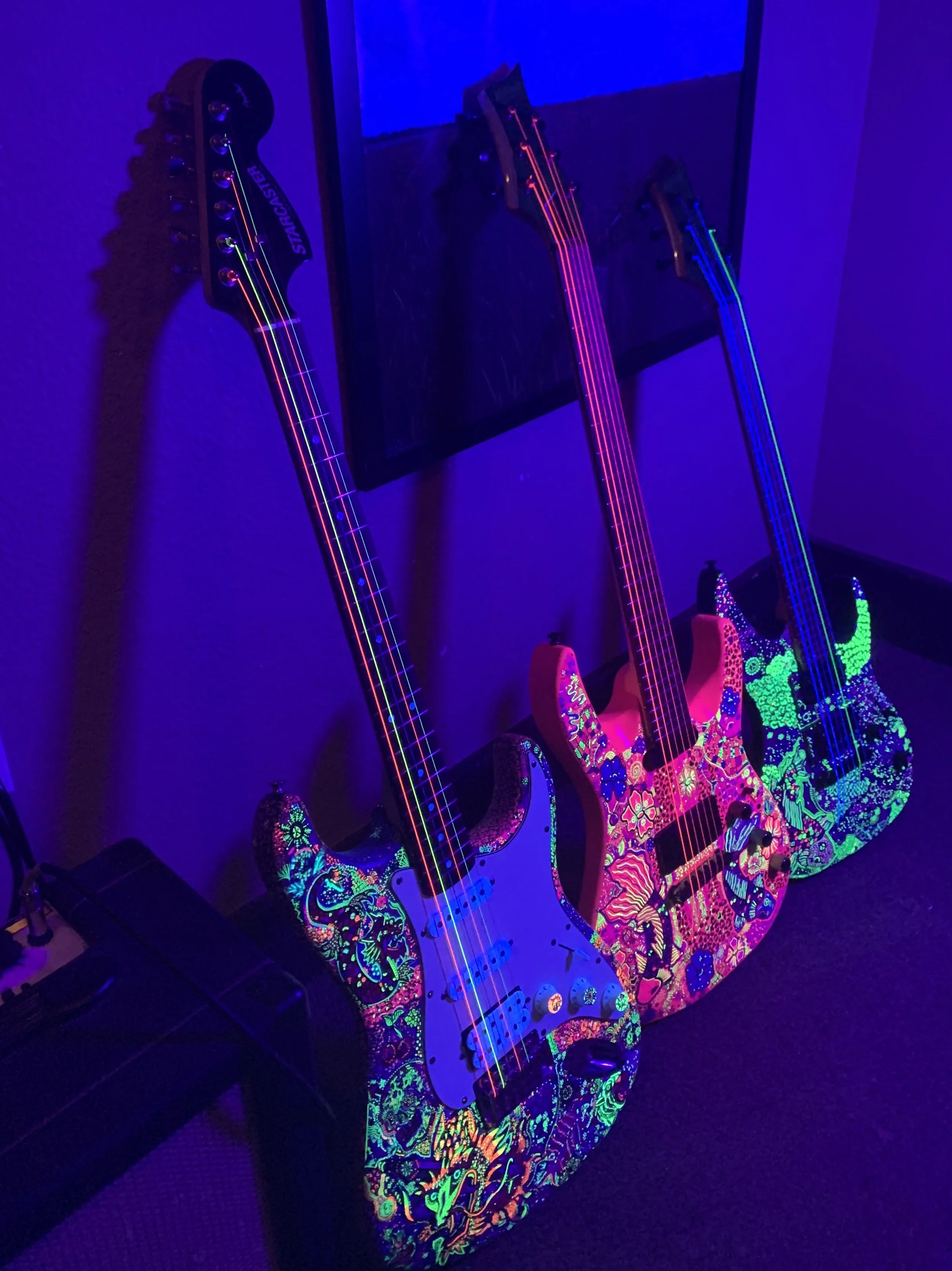 DR STRINGS x Emilie Rosati Custom Guitars!
DR STRINGS NEON Strings on Emilie Rosati's Custom Guitars!