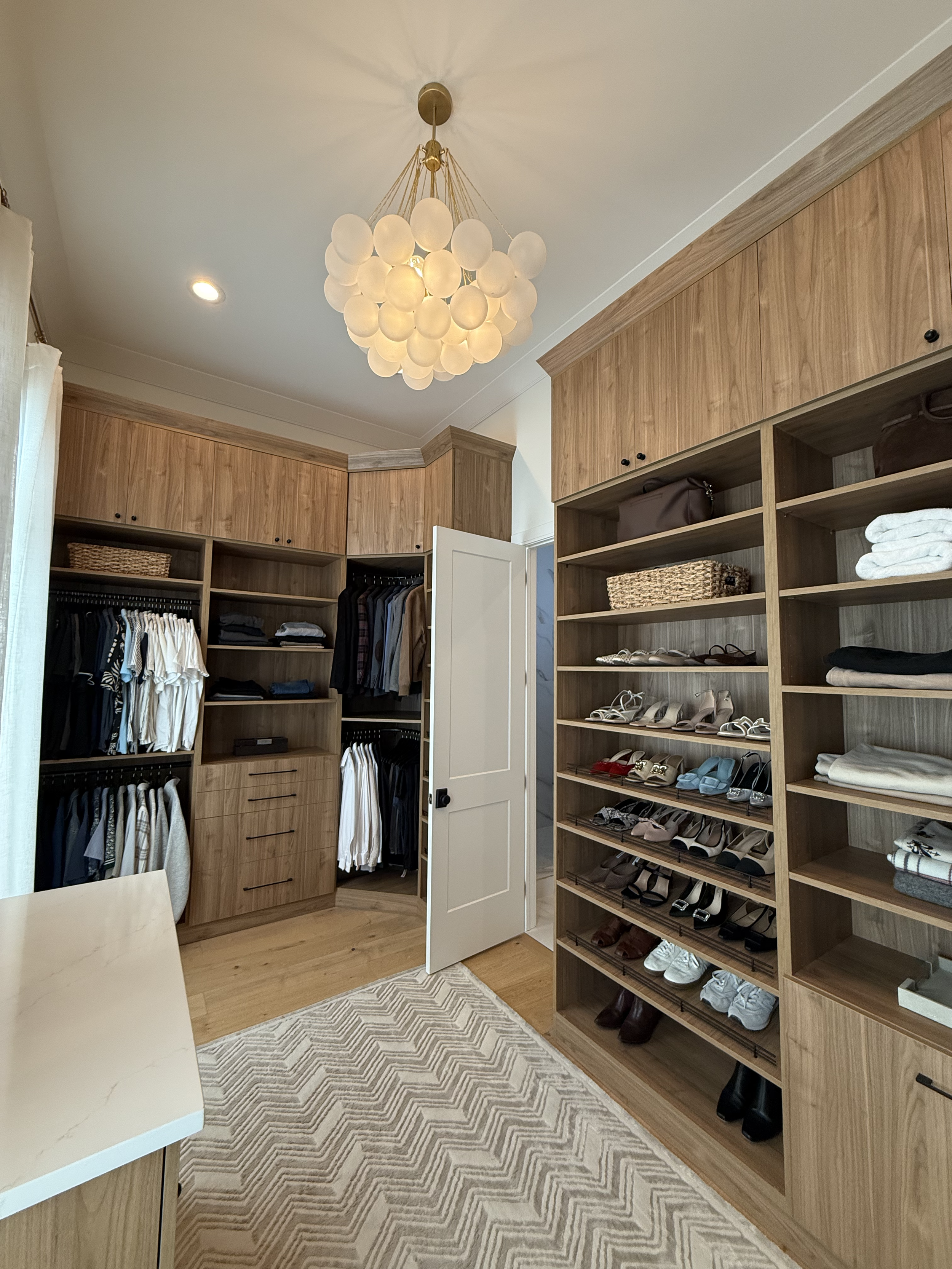 custom closet thumbnail.png