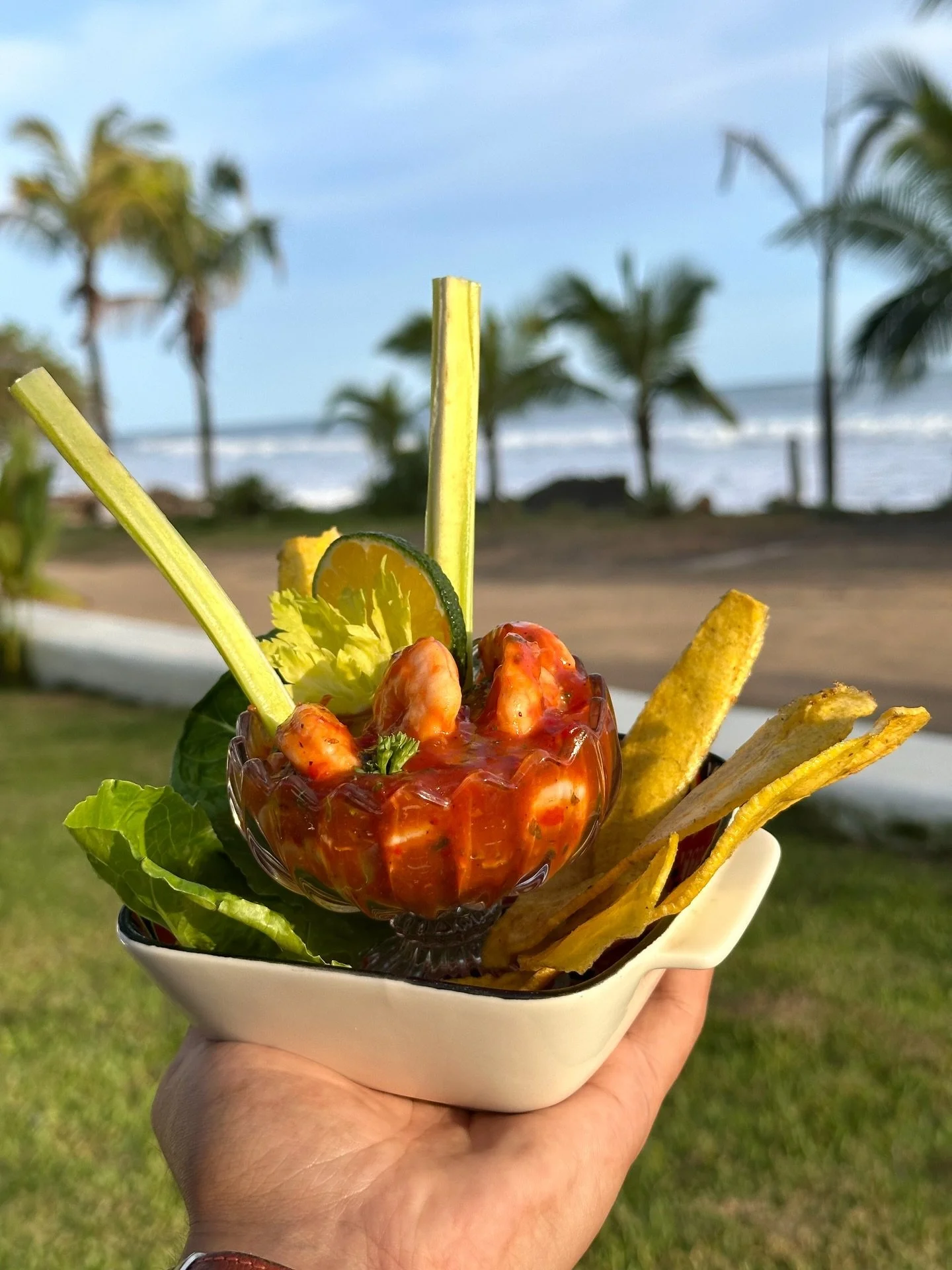 &iexcl;Las tardes de verano en playa Gu&aacute;nico se disfrutan al m&aacute;ximo en nuestro hotel!☀️ Degusta en nuestro restaurante deliciosos platillos como este c&oacute;ctel de camarones🍤 

Gu&aacute;nico Beach Resort Panam&aacute;🏝️
#TuExperie