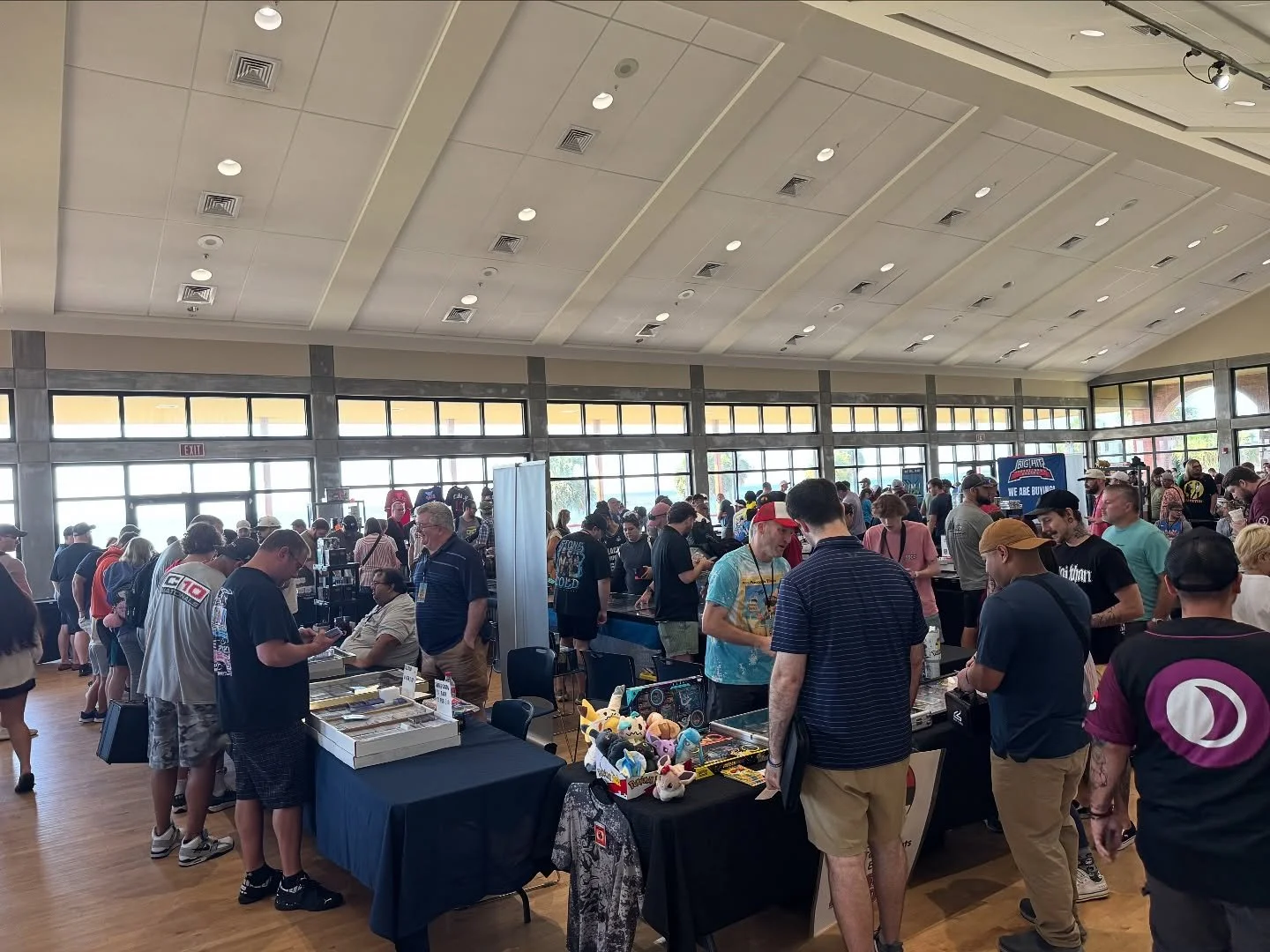 STARTING OFF STRONG!!!

#cardsonthecoast #sportscards #sports #football #basketball #baseball #panini #topps #pokemon #tcg #cardshow