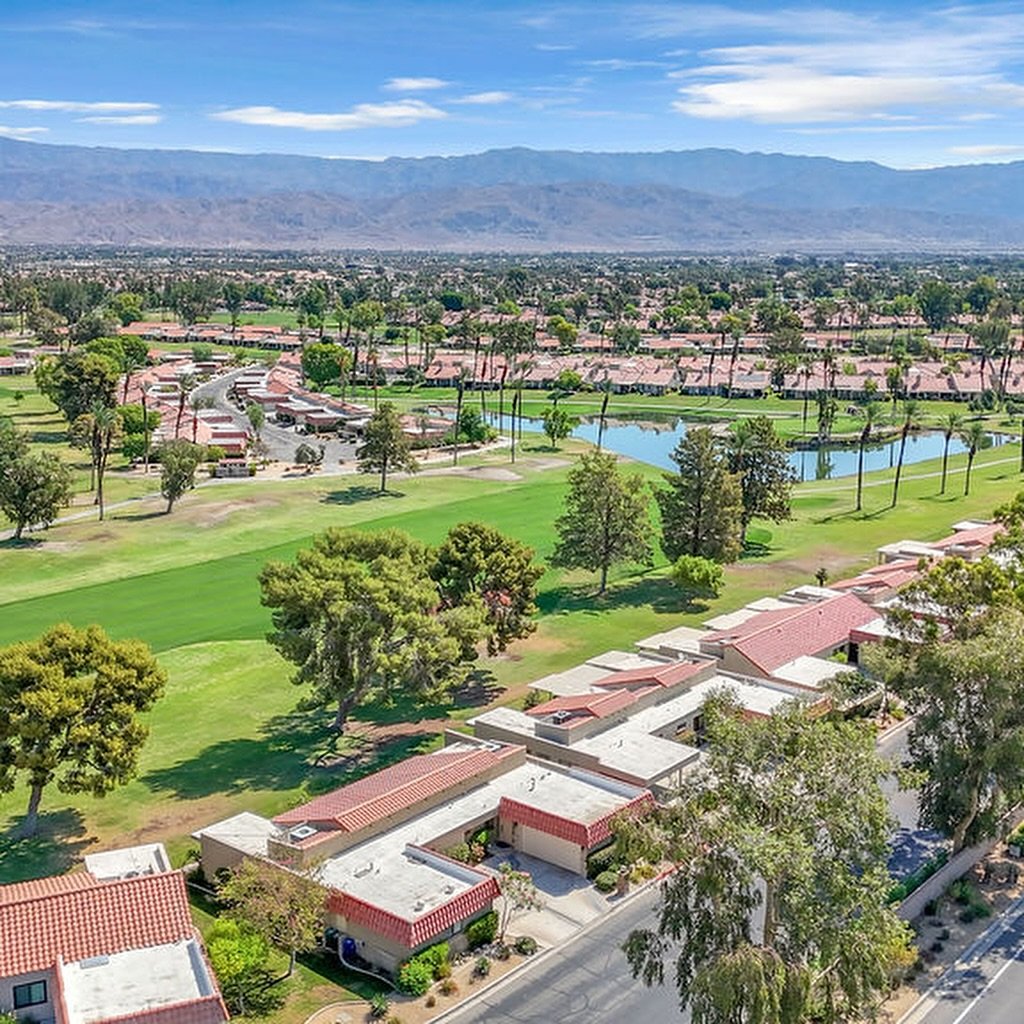 🏌️&zwj;♀️ HOAs in Golf Course Communities: Are They Worth It? Let&rsquo;s break it down.

If you&rsquo;ve ever dreamed of living on the green, chances are you&rsquo;ll be joining an HOA. But here&rsquo;s the thing: in golf course communities like Pa