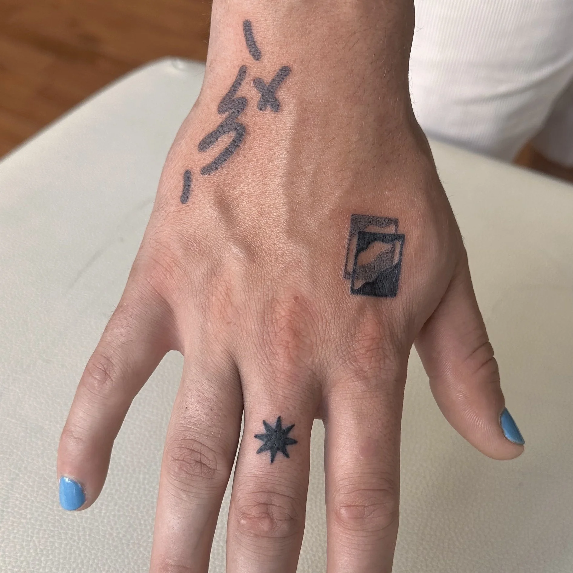 Tatouage mains / Hand Composition