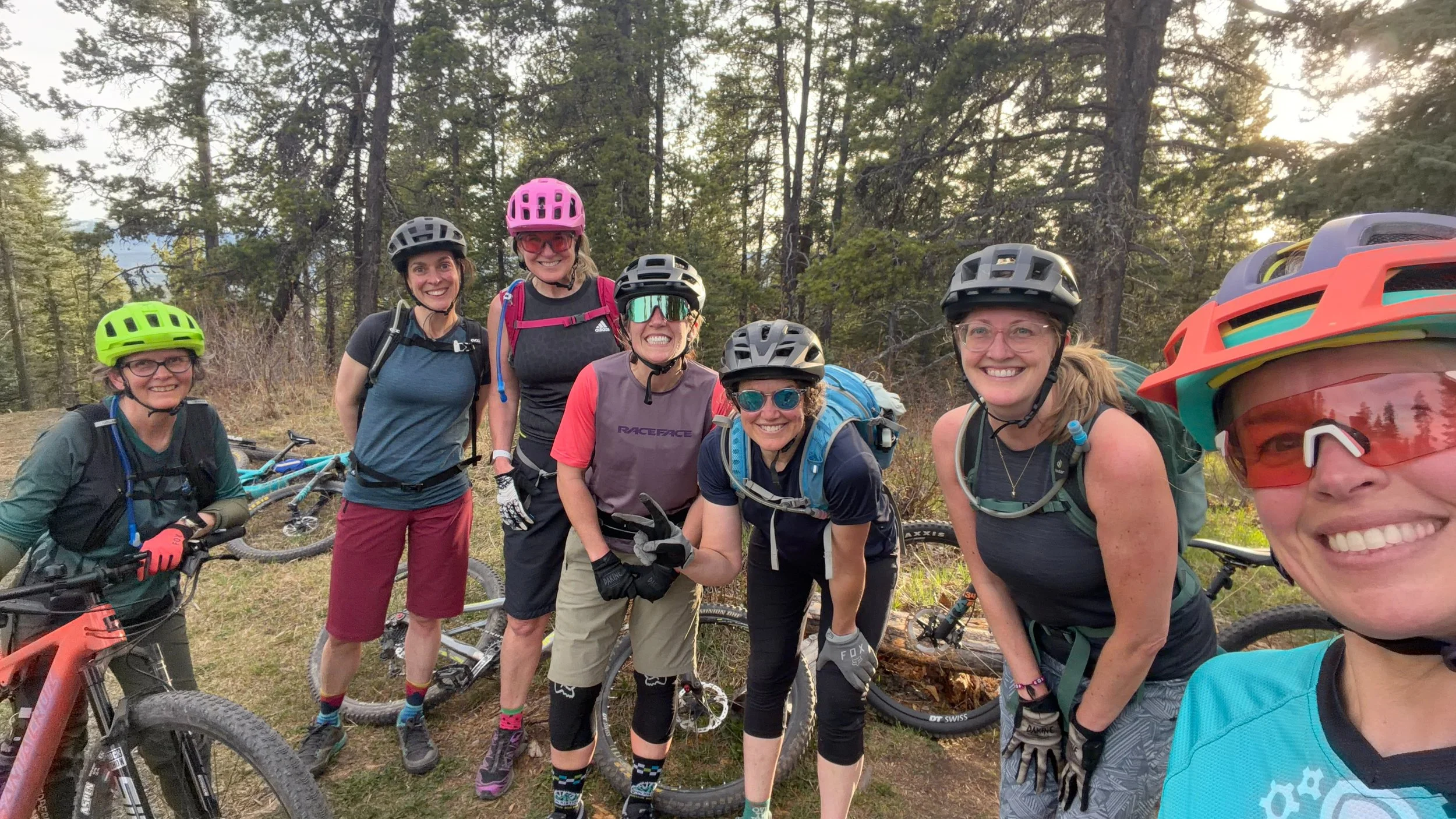 Yay dirt season is heeeeerrreeee!!! 

Thanks to @spinsistersmtb for understanding early season climbs are the WORST :P 

We hit up Snagmore - where a few of our equine friends had left their calling cards ... #iykyk 

Great to get back out on the mou