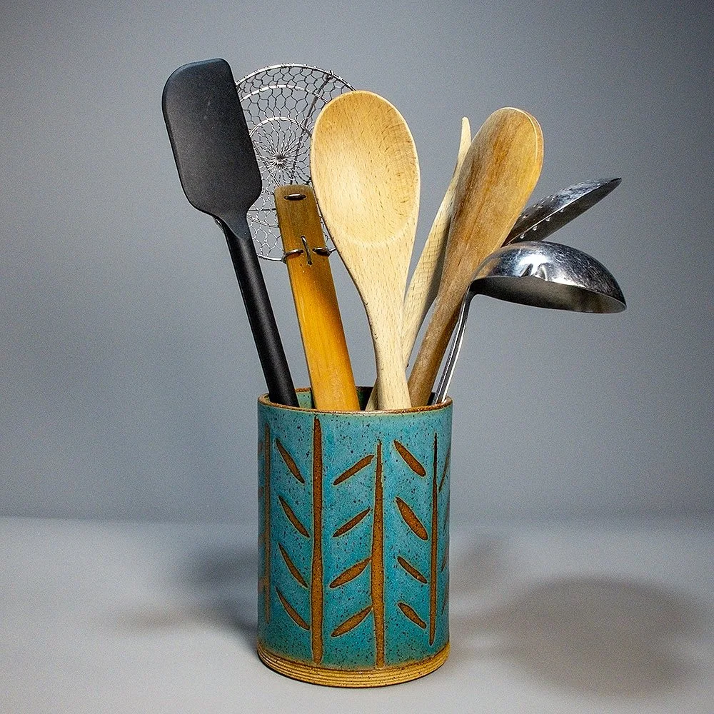 Short Cylinder 4in Diameter Turquoise Stripes w_Utensils.jpg