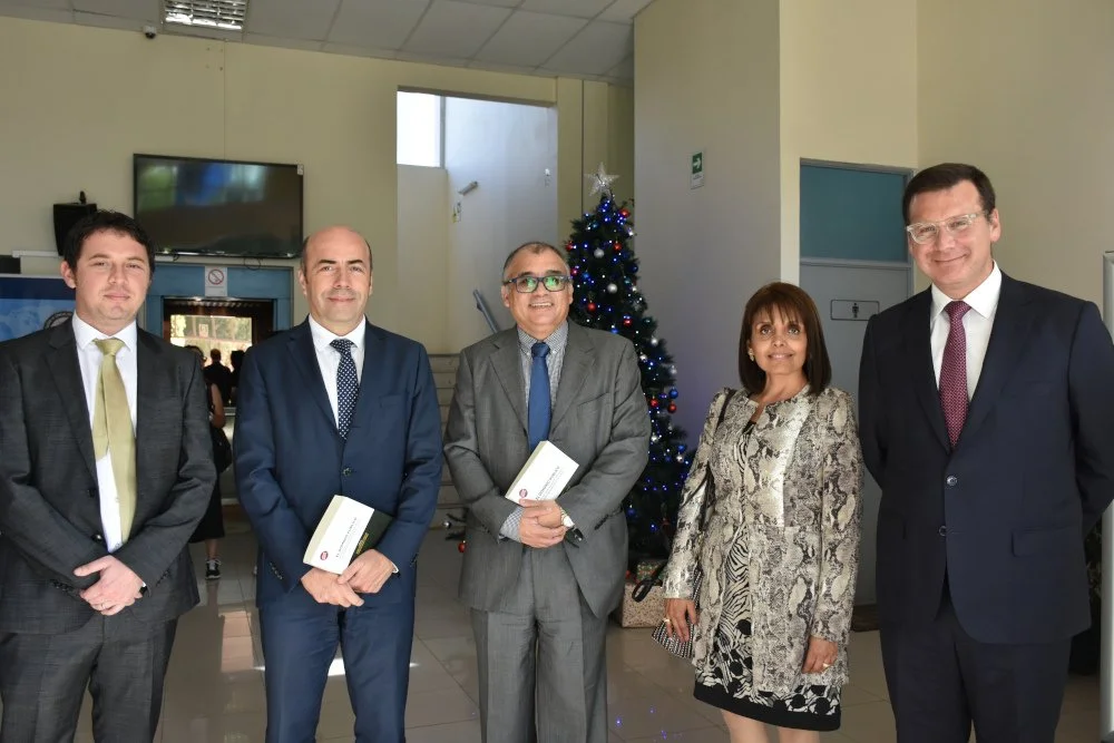 Contralor presenta libro El Dominio Público