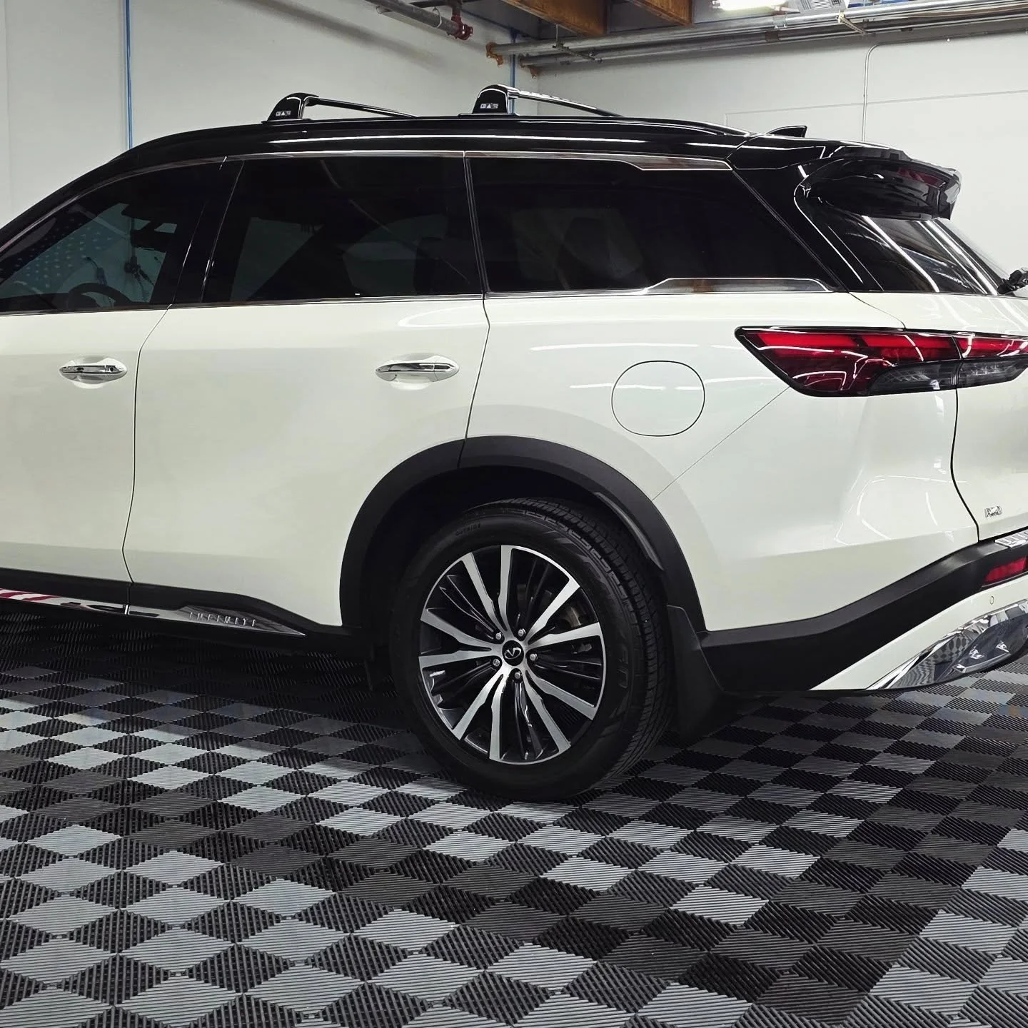 Another satisfied owner!  Ceramic maintenance wash, Gyeon Wet Coat rinse, Nasiol trim coat.  Interior cleaning and leather treatment. 
#nasiol #trimcoat #gyeon #wetcoat