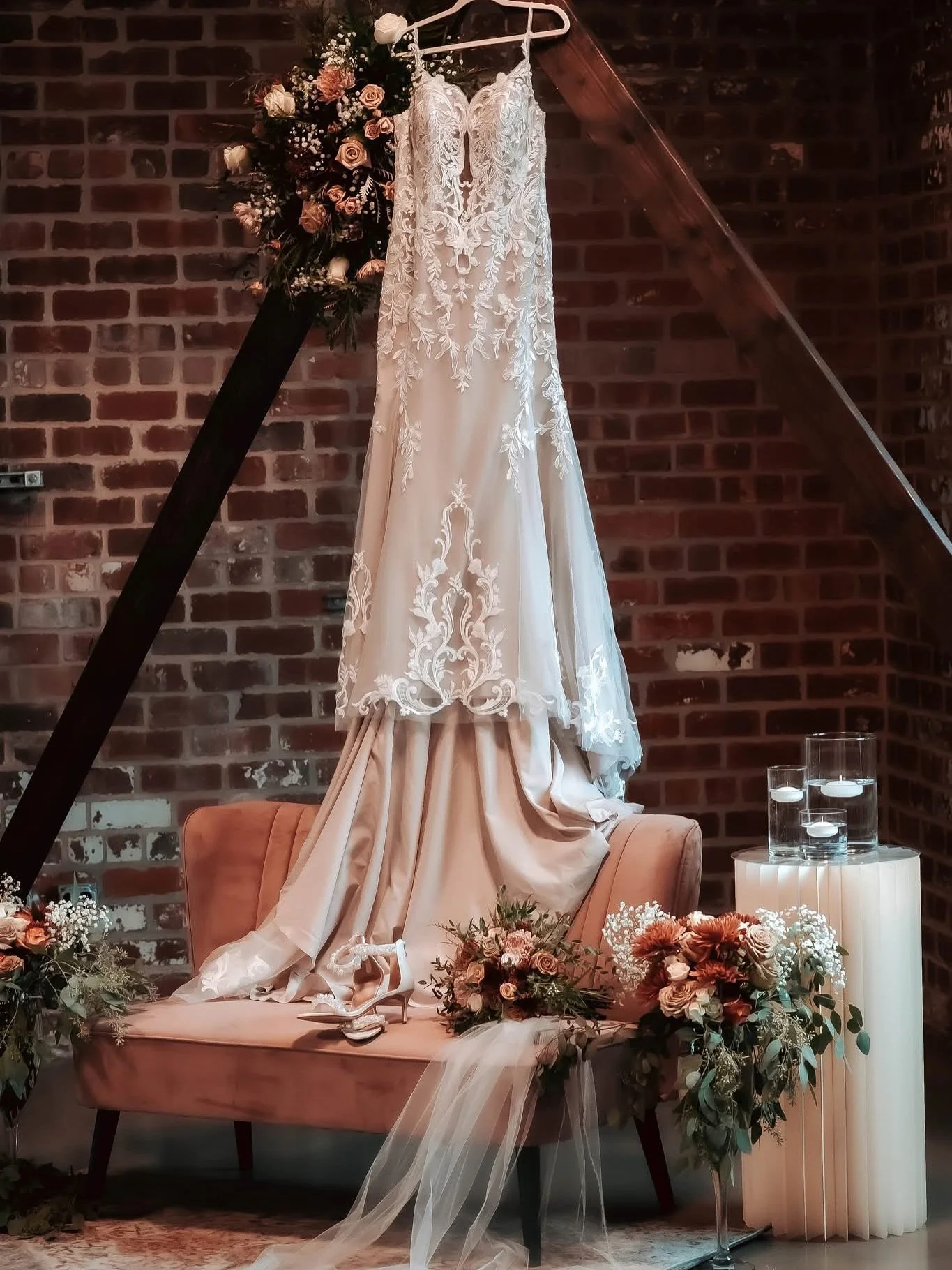 The color palette of this wedding wardrobe &amp; decor was completely breathtaking 🤩 More to come! 
📸 @nicole.renee.photography