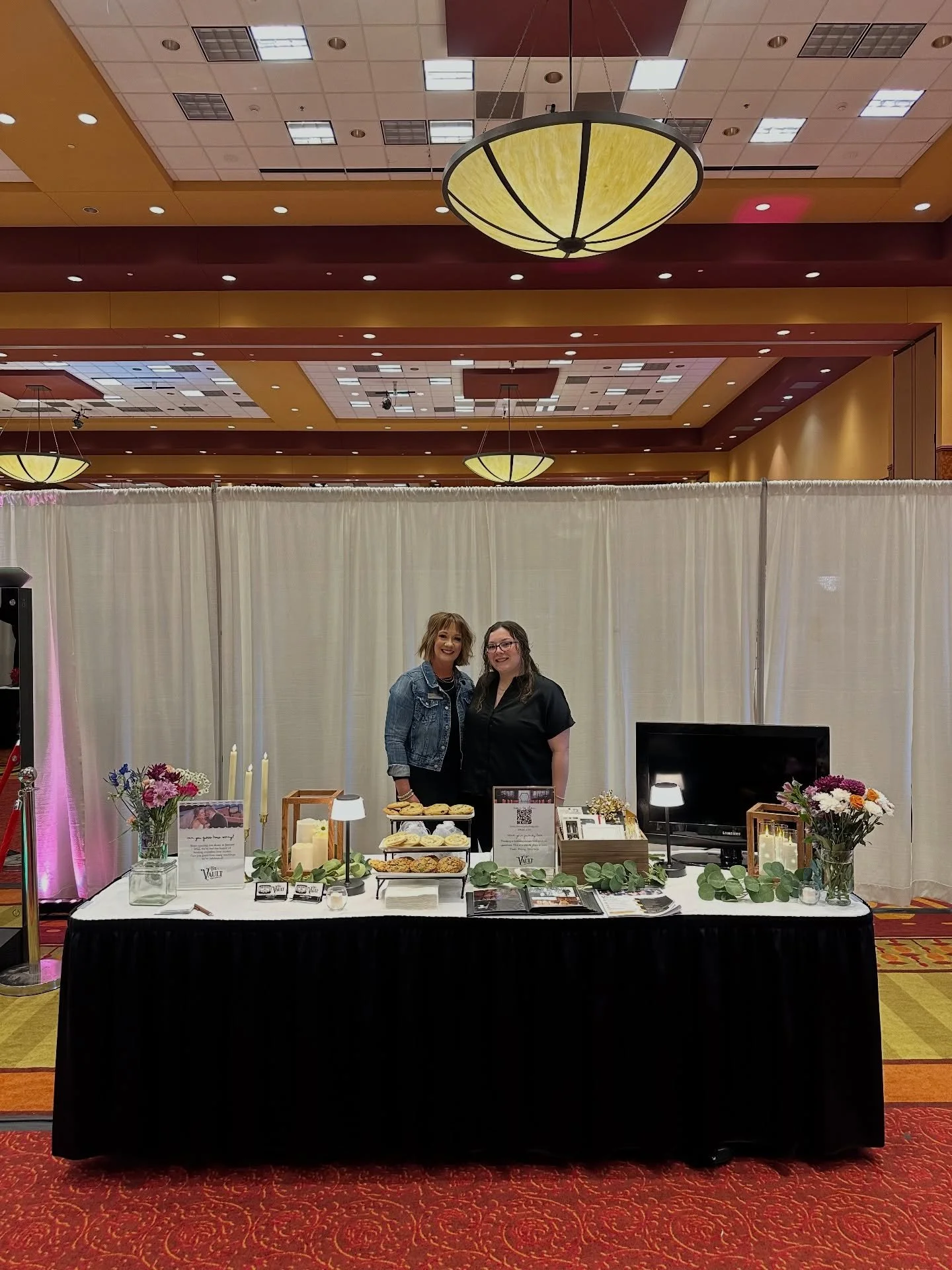 The Heathers are ready to help you plan your big day at @theelegantweddingexpo today! 💍