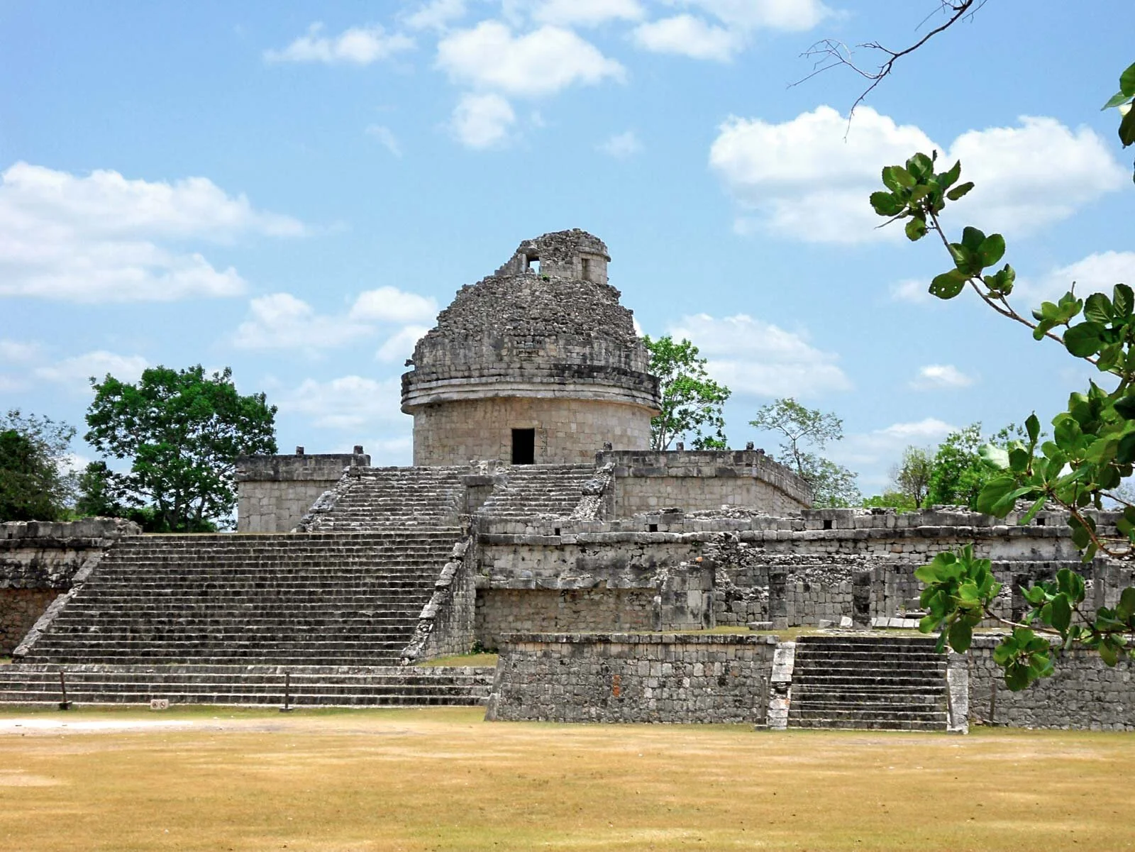 El-Caracol-observatory-Chichen-Itza-Mexico-Yucatan.jpg