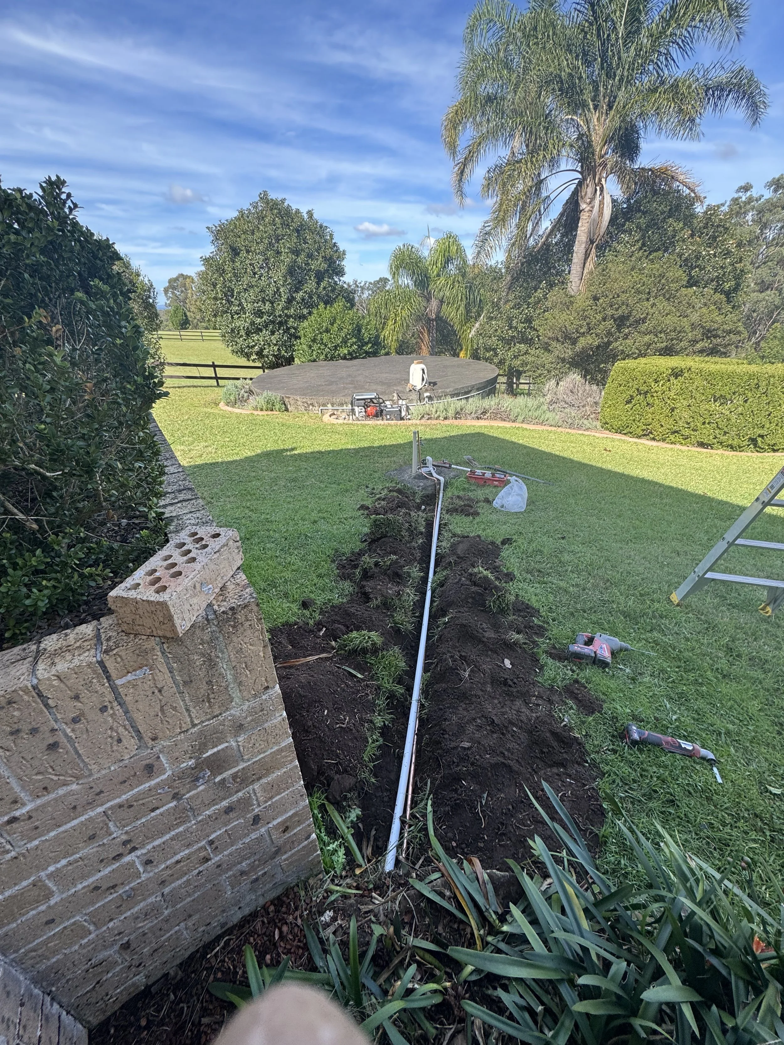 How Professional Plumbers Clear Blocked Drains in The Oaks