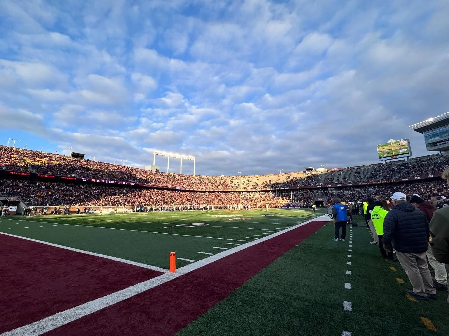 Gorgeous day for a Gopher win! Ski-U-Mah!