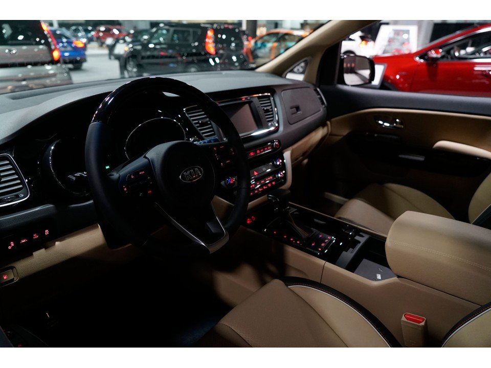 2018_Kia_Sedona_10.jpg