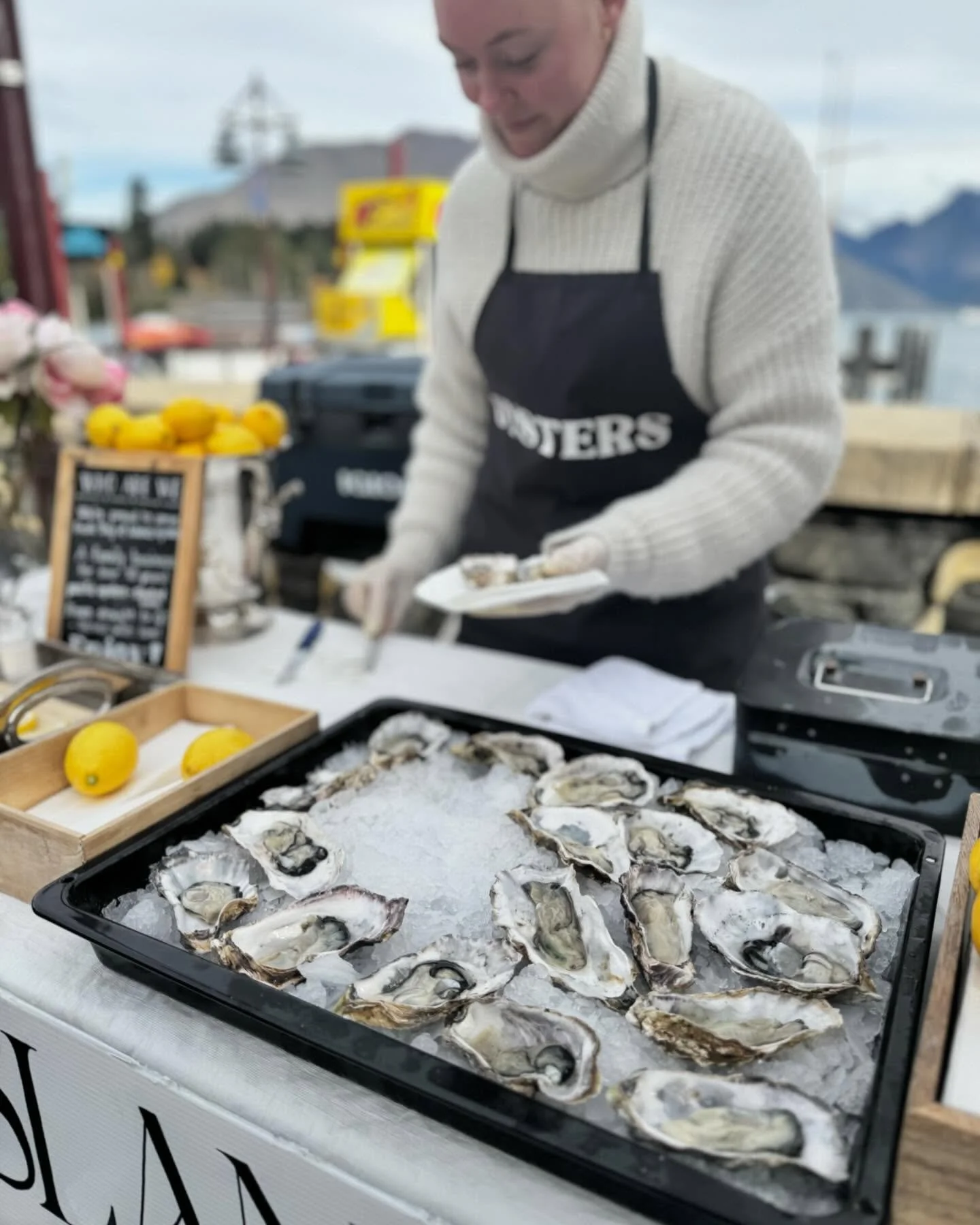 What time is it? 
OYSTER TIME!!✨🦪