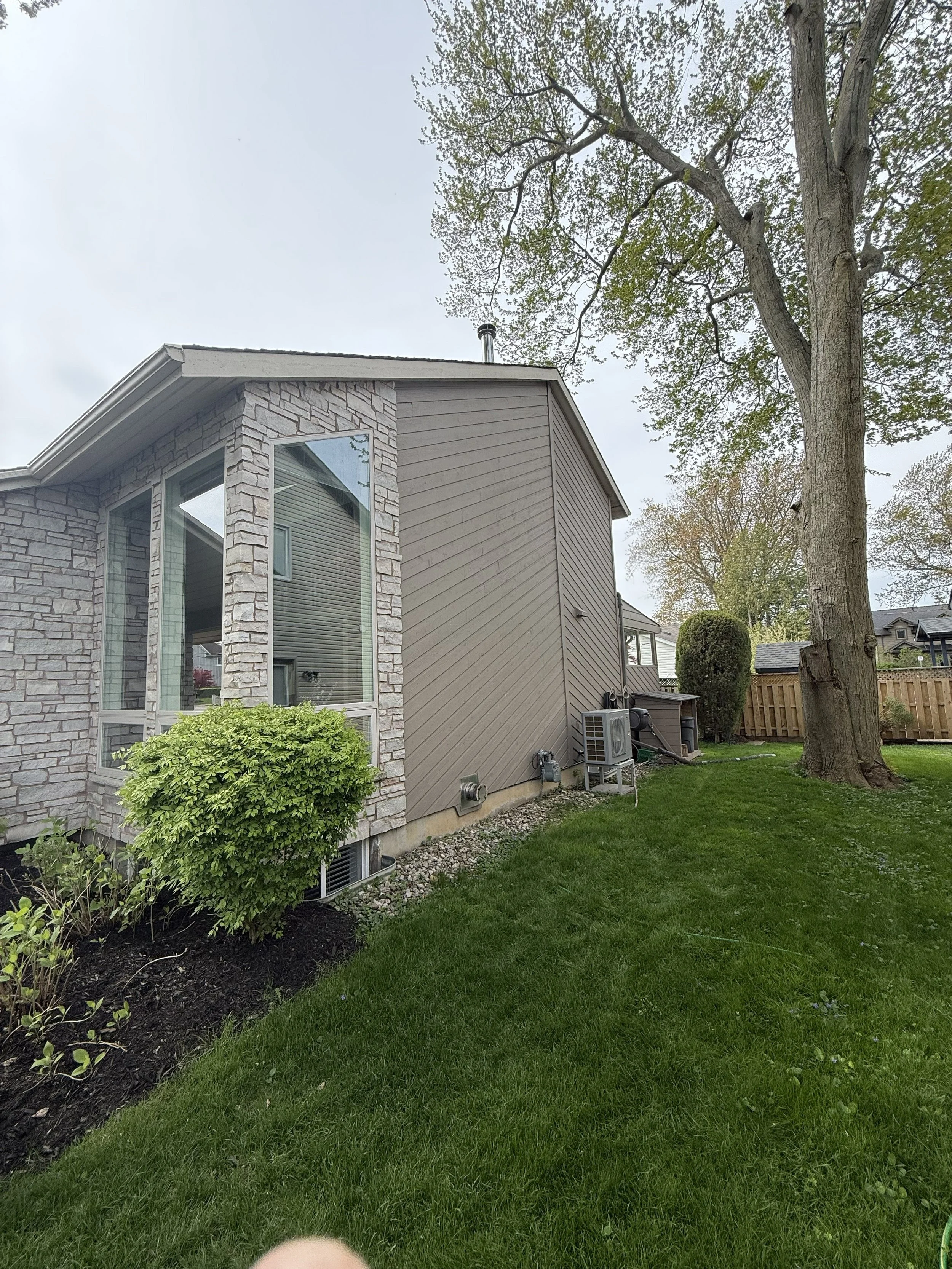 On one Port Dalhousie property, our team completed an exterior recolour involving several different materials.  The project included painting the home's wood siding and aluminum soffits and eaves, along with restoring and staining the exterior deck u