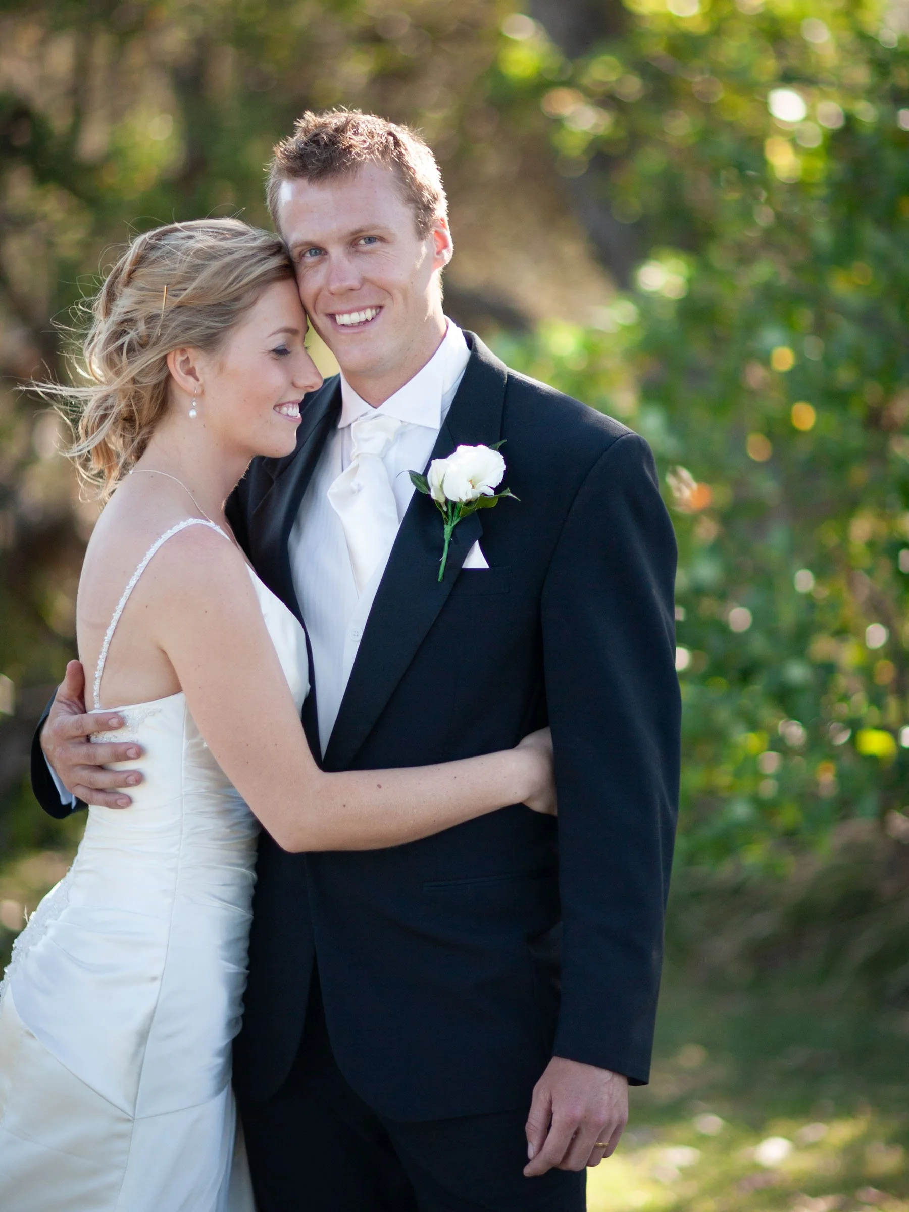 Romantic close-up of Naomi & Justin at Balmoral Beach, Sydney summer wedding
