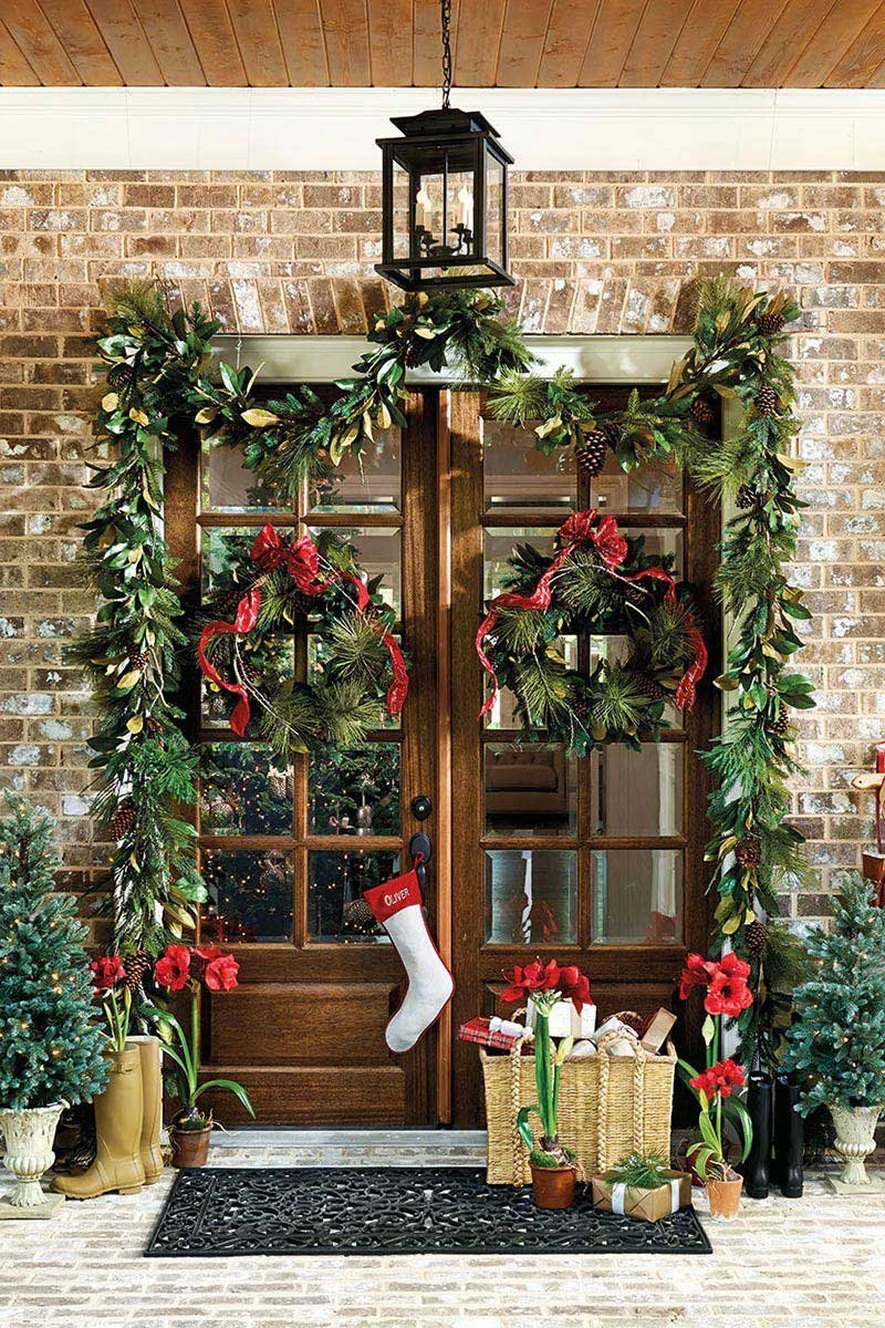Christmas-Front-Door-Decorations-7-19.jpeg