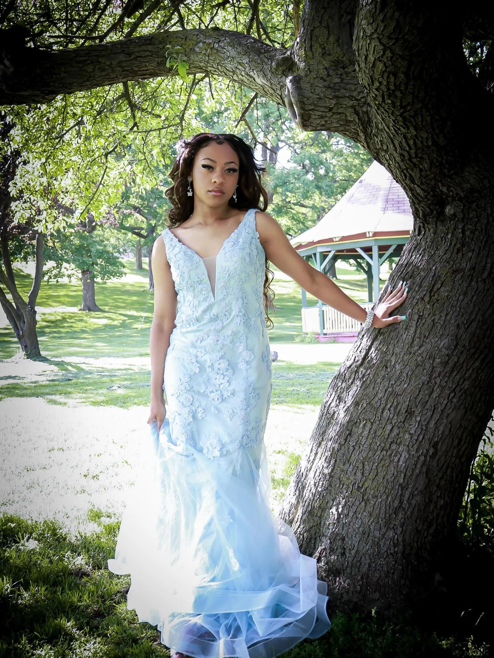 A vision in blue. 💎✨
Capturing more than photos&mdash;we capture confidence, beauty, and memories that will last a lifetime.
📸 Book your next session with Kingdom Productions. @kids_next_door23 
#KingdomProductions #PromSeason #PromPhotography #Por