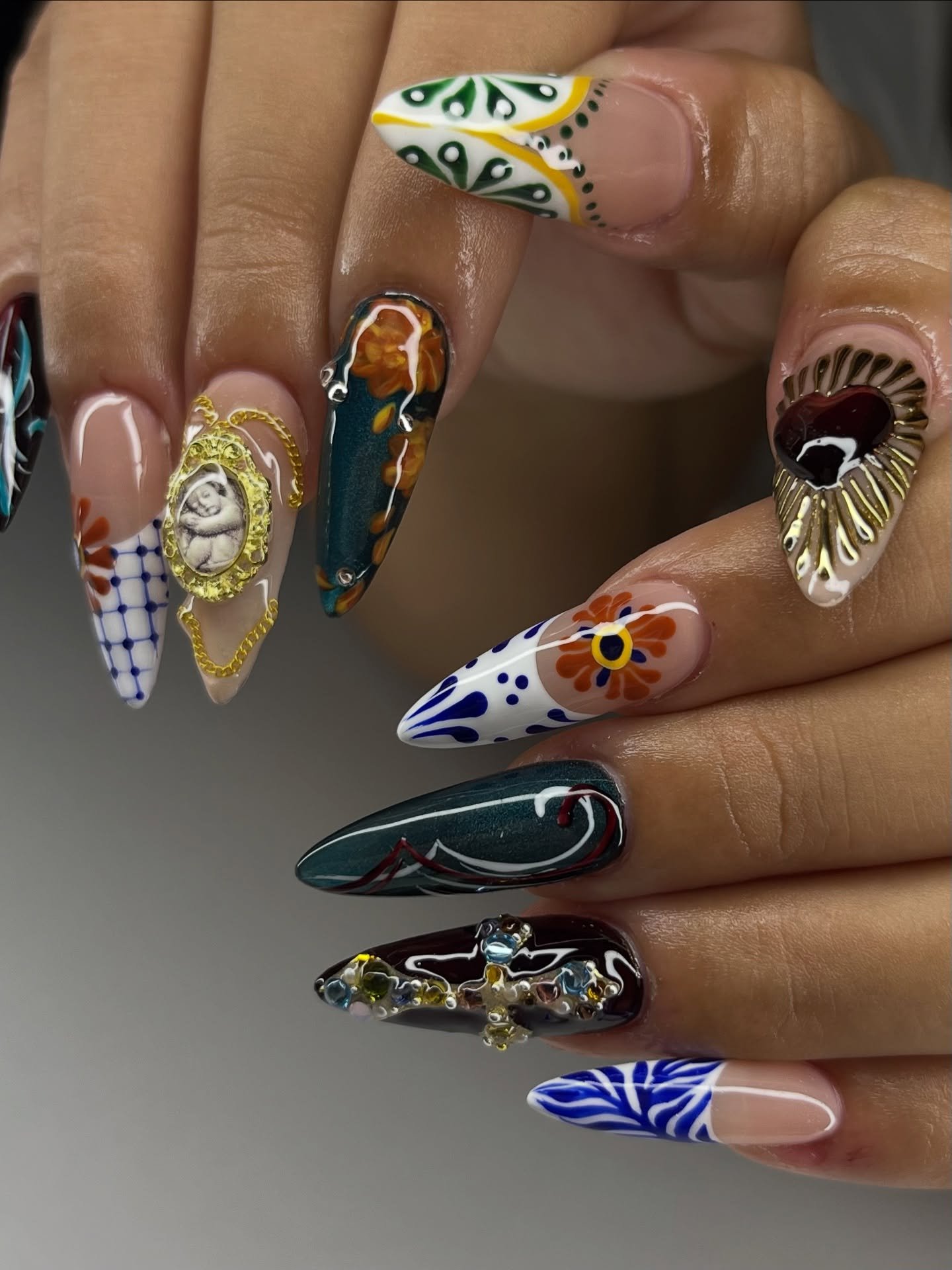 Mood board bday set🙈 so fun

#oahunails #oahunailtech #sumnernails #flowernails #nailart #nails #nailsnailsnails #latina #hispanic #latinanails #moodboardnails #nailinspo #nailsofinstagram #nailporn