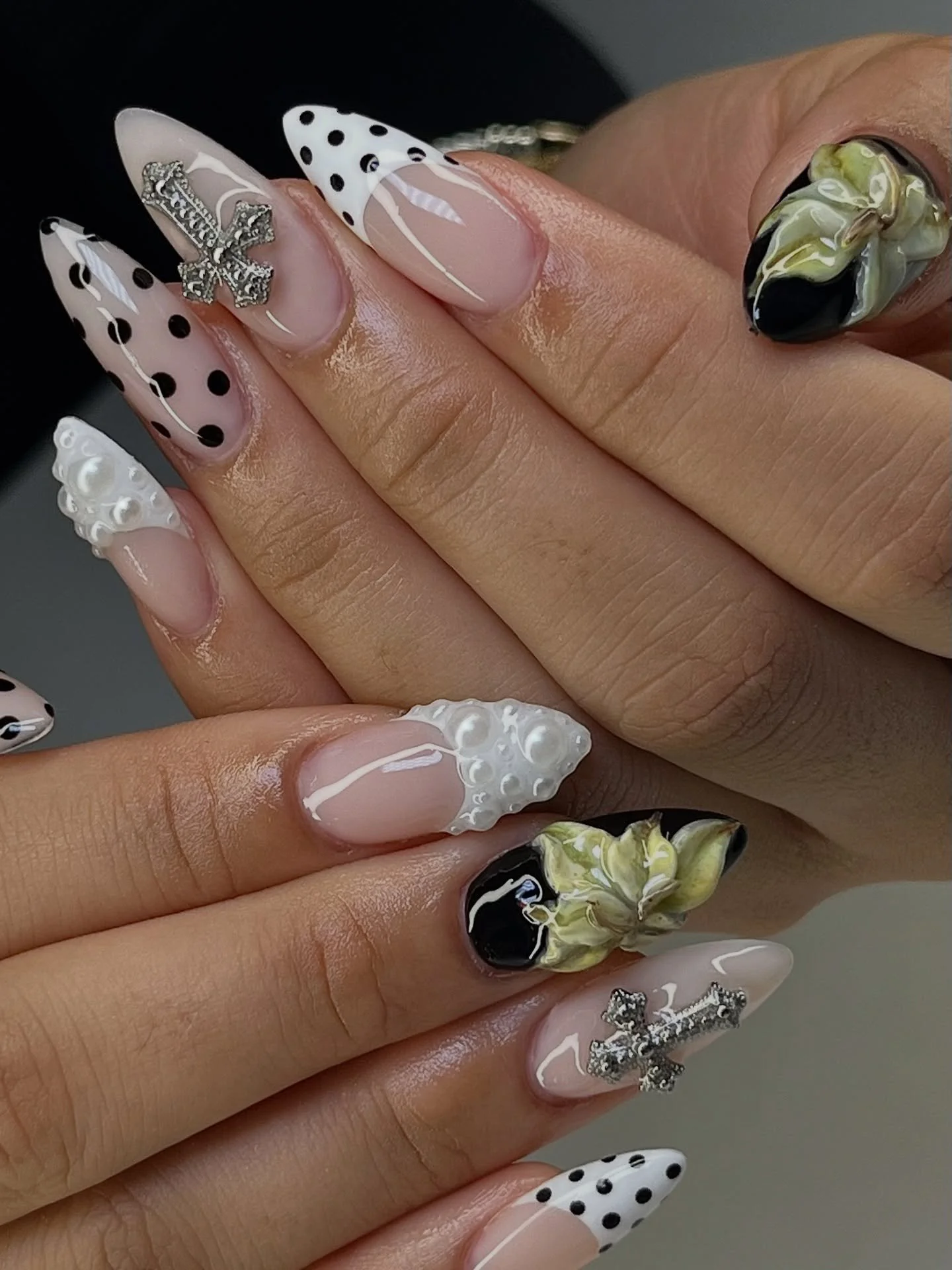 🖤🤍🖤🤍

#oahunails #oahunailtech #sumnernails #flowernails #nailart #nails #nailsnailsnails #nailinspo #nailsofinstagram #nailporn #hawaiinails #hawaiinailtech #honolulunails #gelx #nailartist