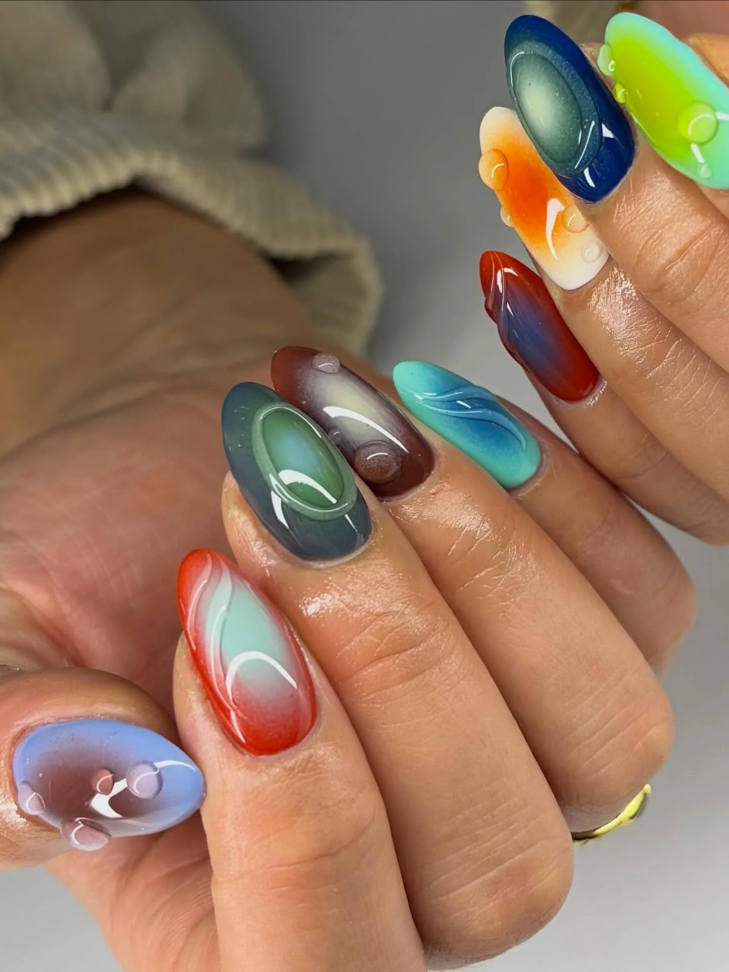 Mixed aura set🫧🌀

#oahunails #oahunailtech