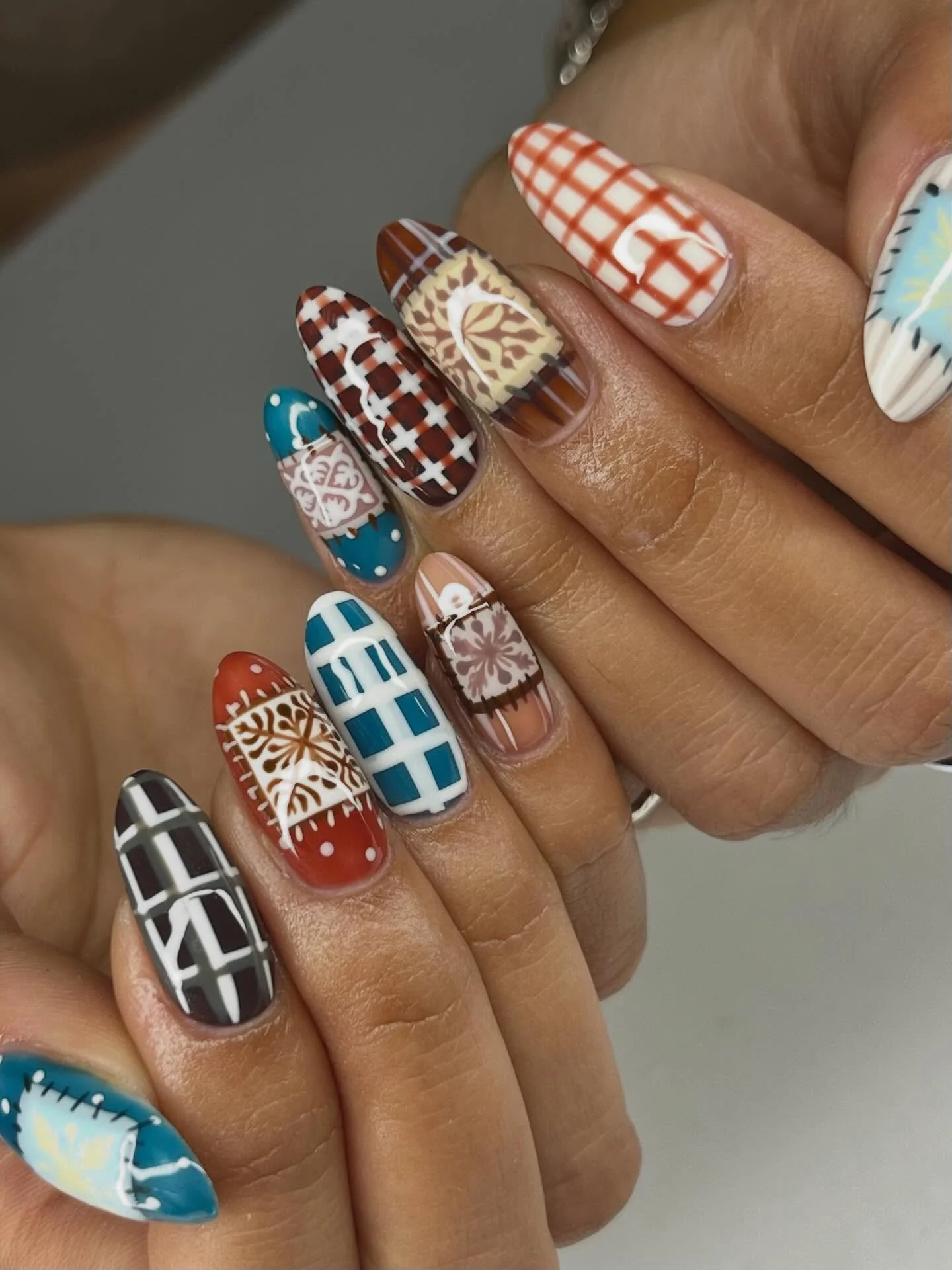 Builder mani inspired by hawaiian quilt designs mixed with plaids, stripes, and polka dots. What a combo🙂&zwj;↕️😮&zwj;💨

#oahunails #oahunailtech #hawaiinails