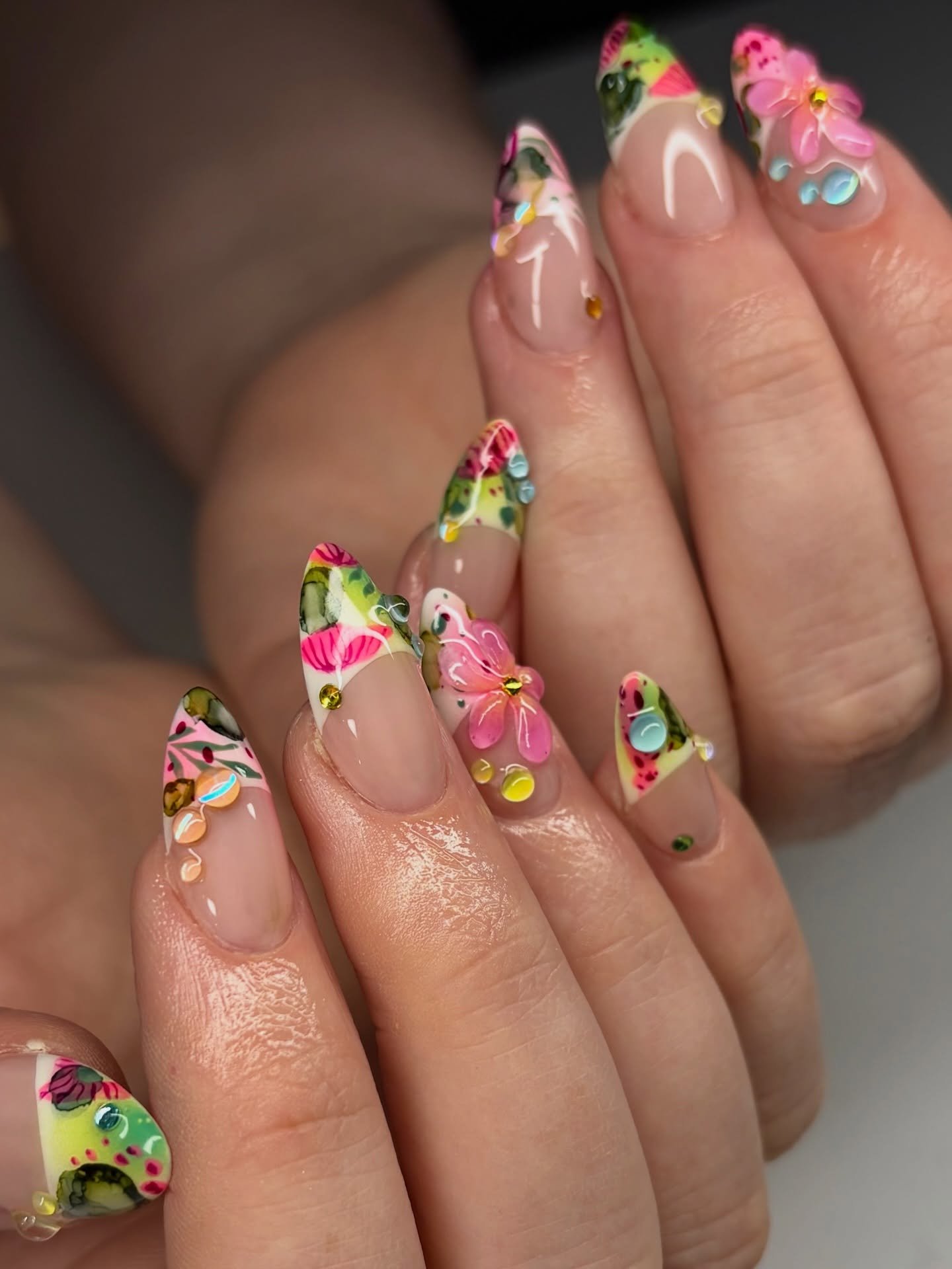 Some funky abstract frenchies🍄🫧🌀🦠

#oahunails #oahunailtech #funkynailart #abstractnailart