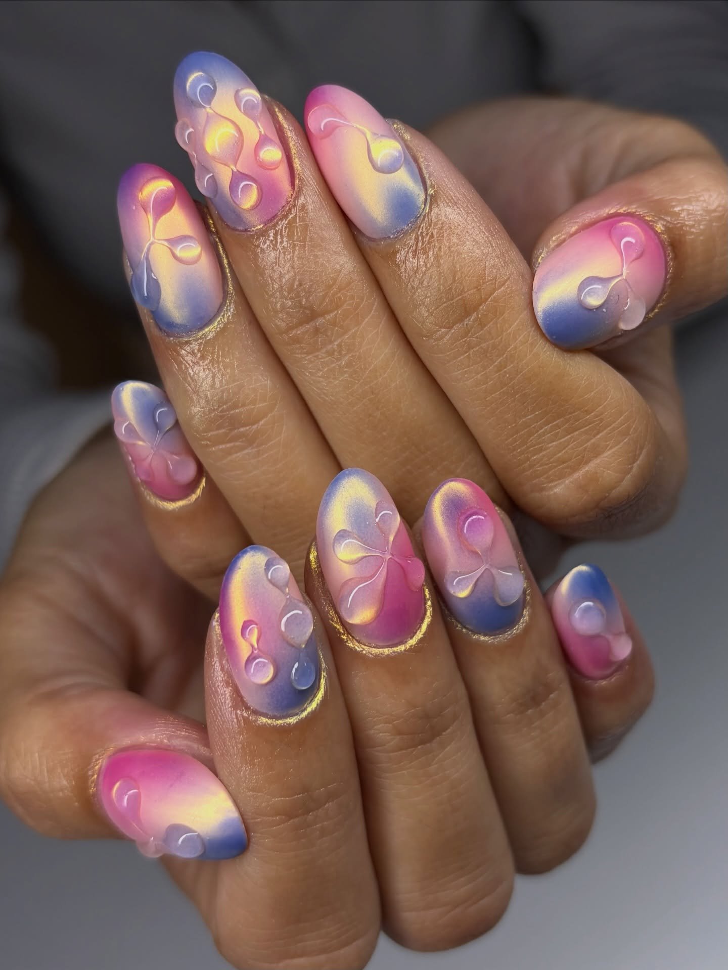 A combo of everything i love; airbrush chrome texture matte like yes please

#oahunails #oahunailtech