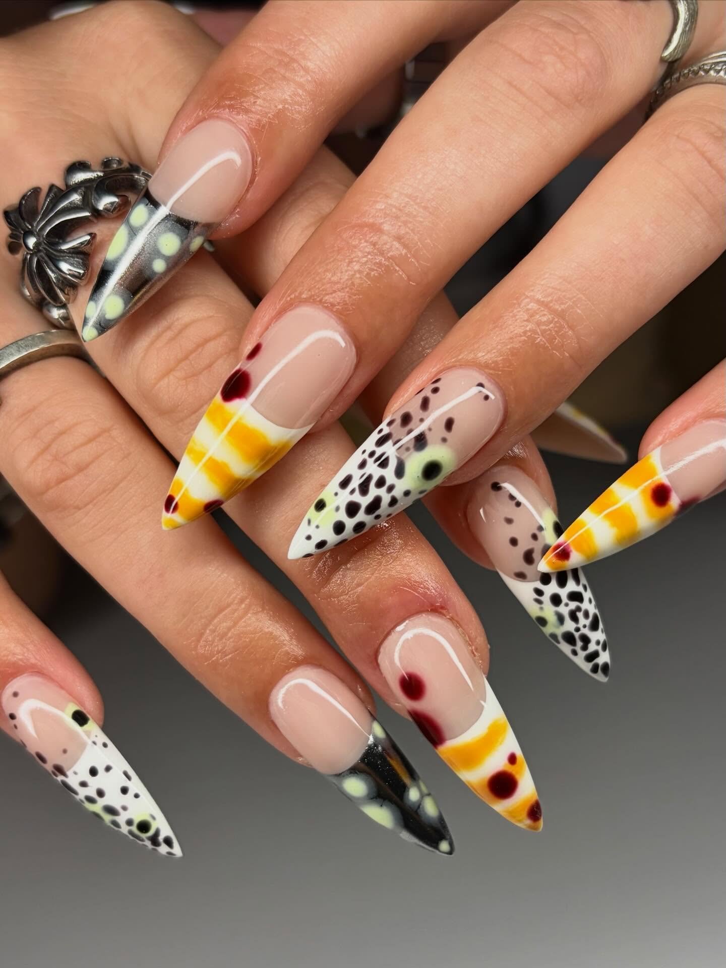 Her inspo was worms im obsessed #swiperight 

#oahunails