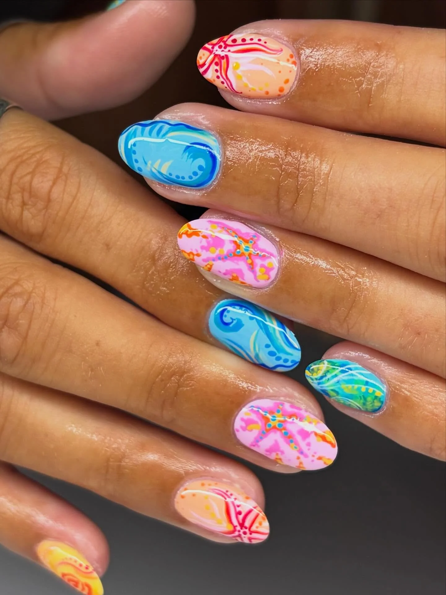 Summer mani🌺🪼🌞🌊🦀🐬

#oahunails #oahunailtech #honolulunails