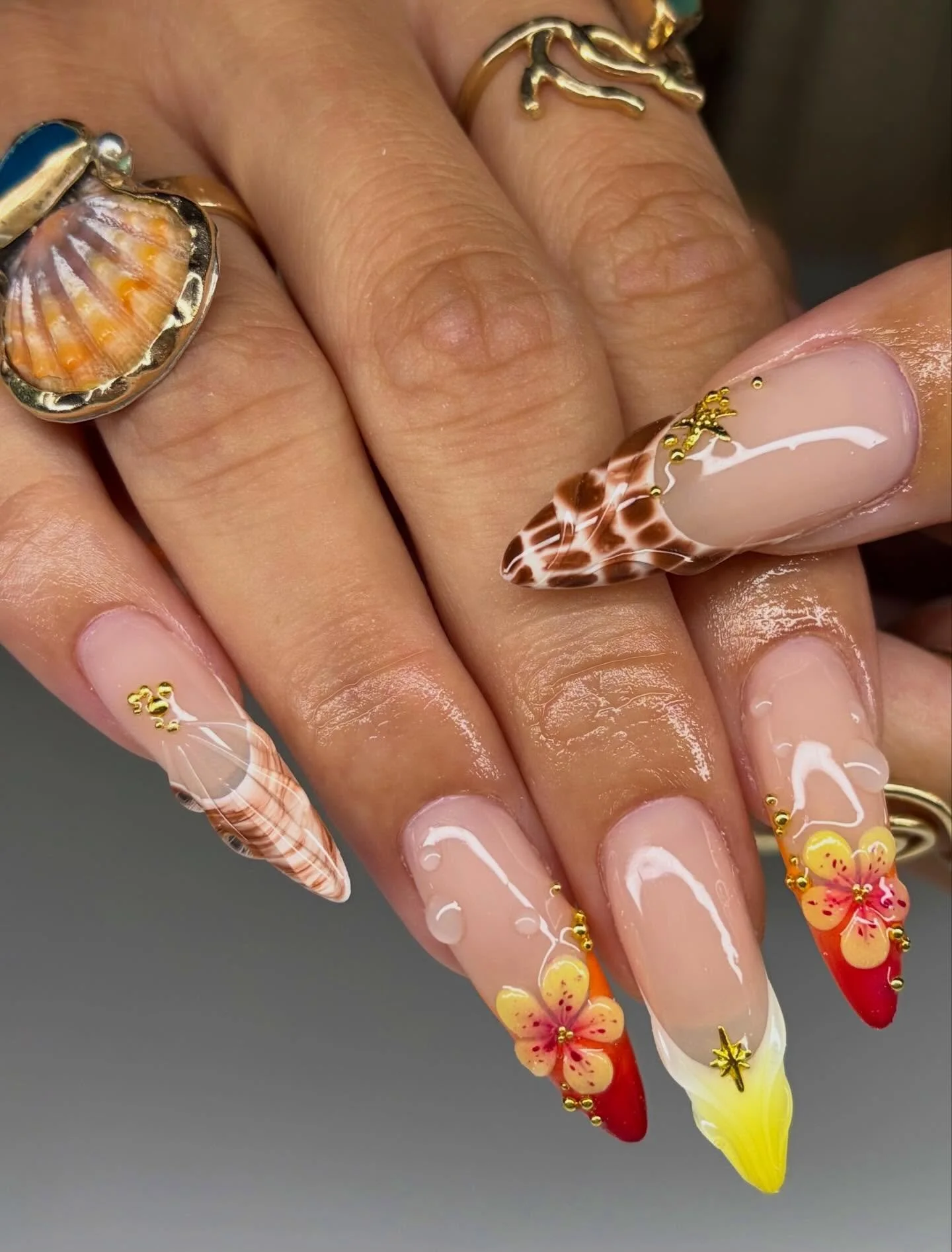 pairs perfectly with sunnies &amp; tanlines 

#oahunailtech #hawaiinails #oahunails