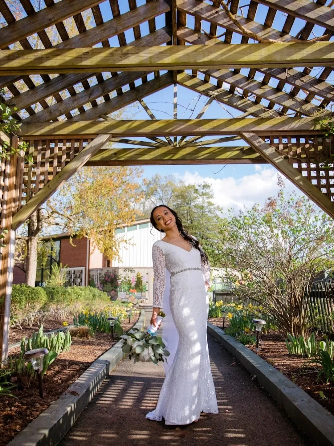 ✨ Meet Elaine! ✨ 
She is one of our many stunning brides, who book an appointment not knowing exactly what we do and why it is so important for your special day, but leave blown away and feeling the magic. 👗 
She wrote us an amazing review and we