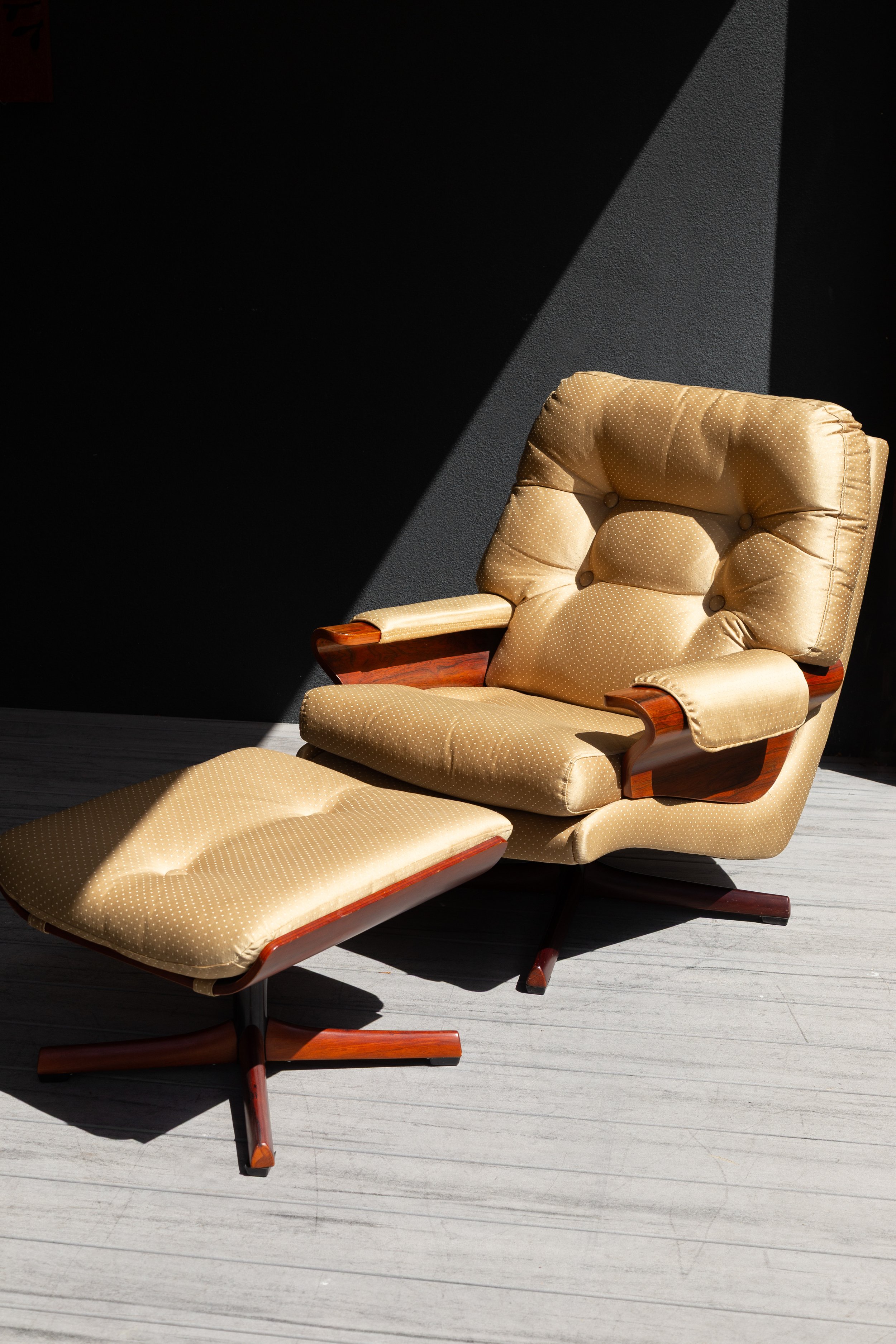 Early Rare Twen/Tessa T2 Armchair & Ottoman
