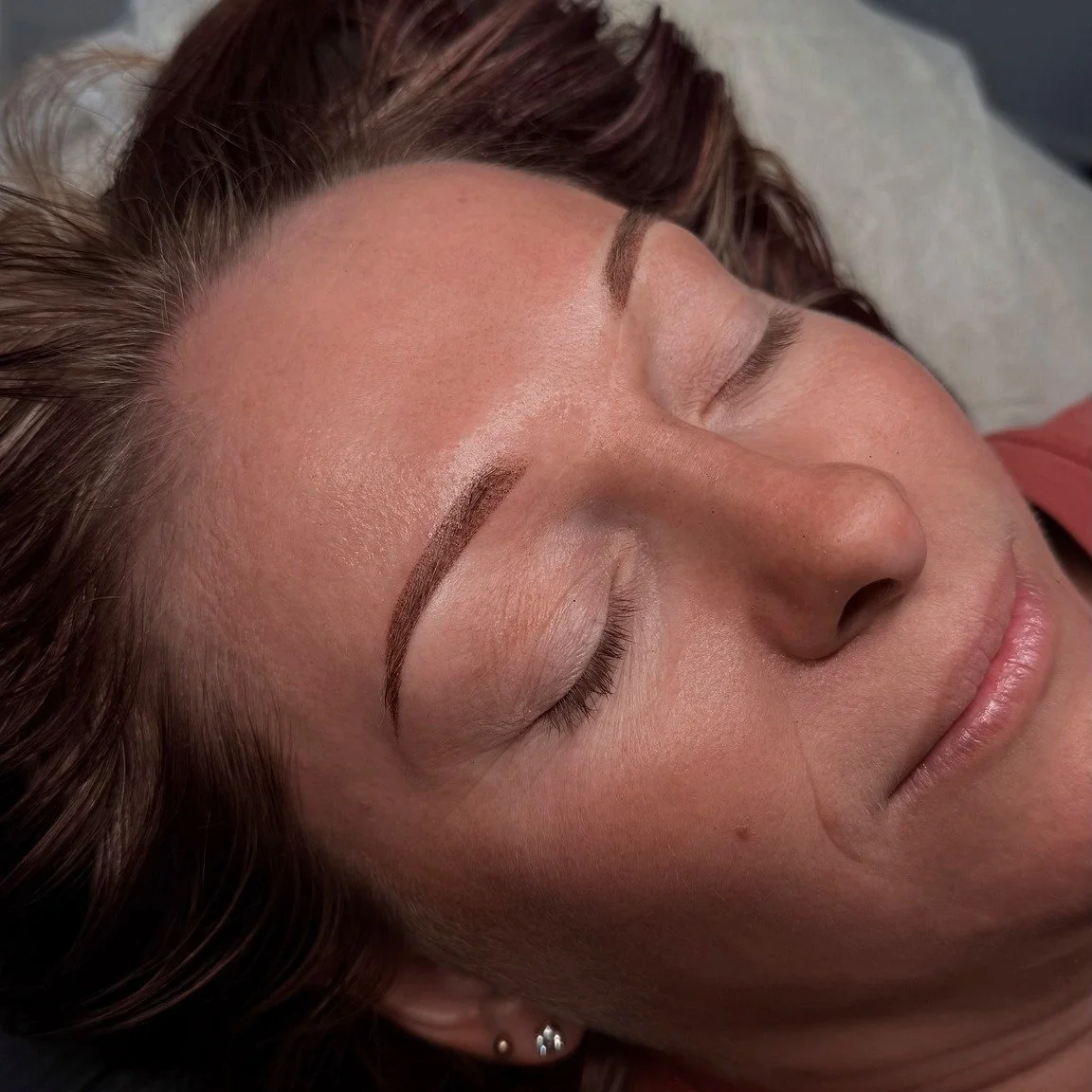 No 2 eyebrows are the same! 
My client visited me at the Gold Coast clinic to try help her with her eyebrows.

I thought Id post a little about symmetry and explain that no one has perfectly symmetrical brows. As you can see in these photos the clien