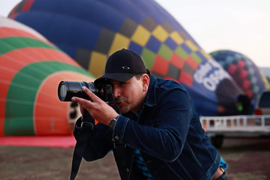 photographer capturing images at Teotihuacan Balloon ride –  Calgary photographer