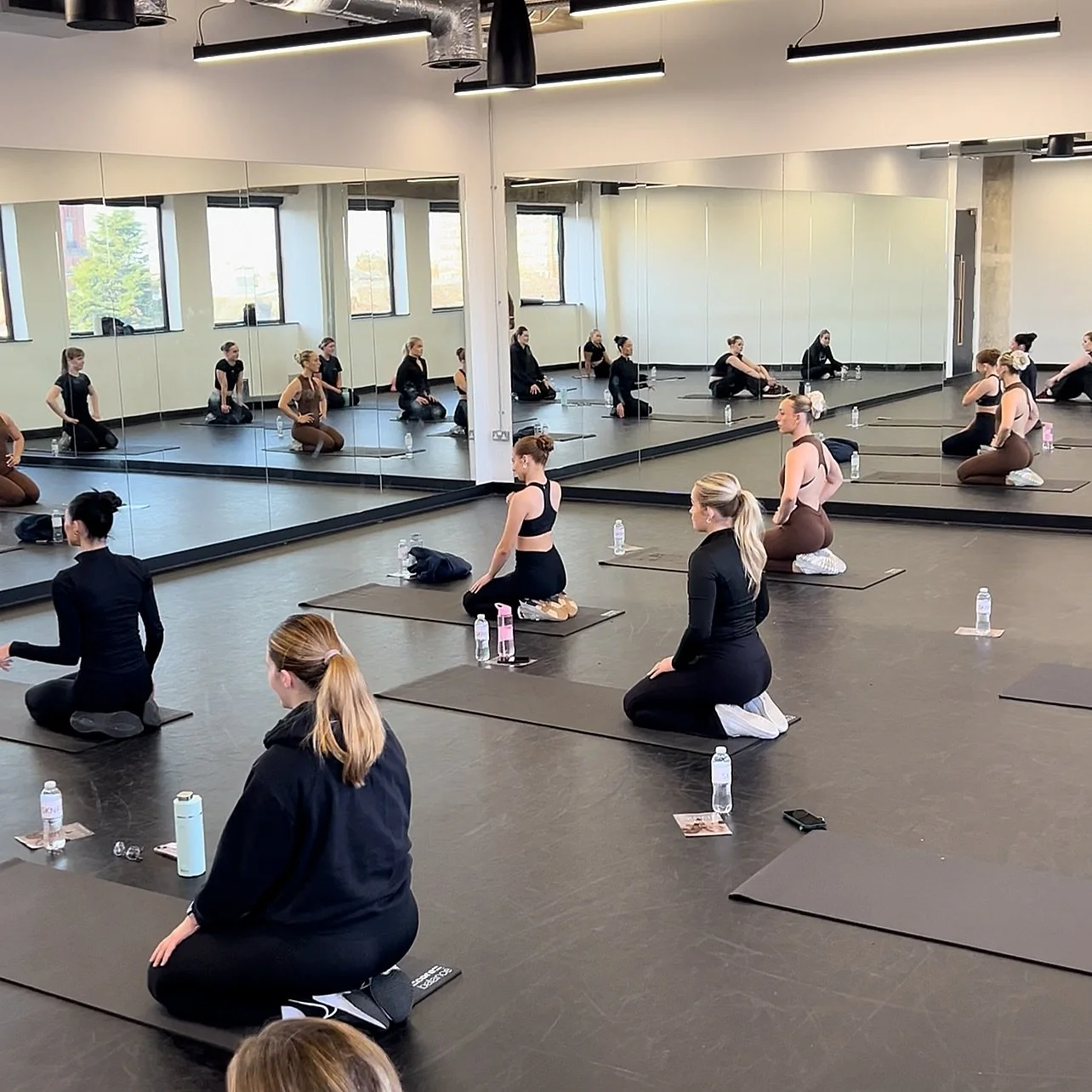 Ready to be back in the studio???

Of course you are✨ After a well needed summer break, getting back into training can be difficult but we can make it a little more comfortable for you💃🏼🤍

#explorepage✨ #explorepage #performer #performerlife #intr