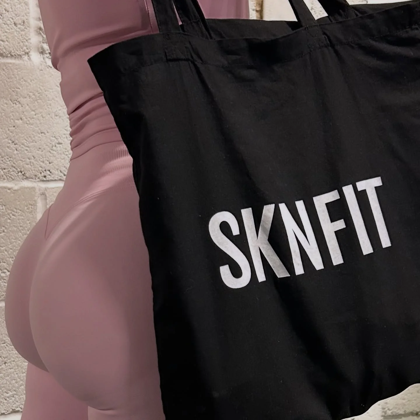 SKNFIT being the perfect go-to for your active lifestyles✨ 

.
.
.
#smallbusiness #smallbusinesssupportingsmallbusiness #newbrand #sknfit #sknfitwear #explorepage✨ #discoverpage #performers #performance #activ #activewear #vpl #dancewear #underwear