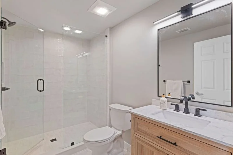 Ground Level - King Guest Bathroom