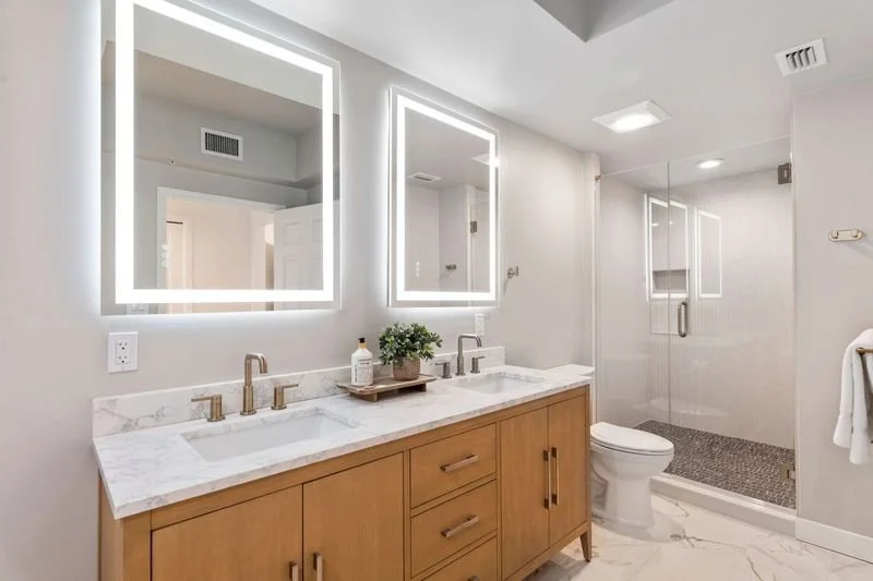 Ground Level - King Master Bathroom