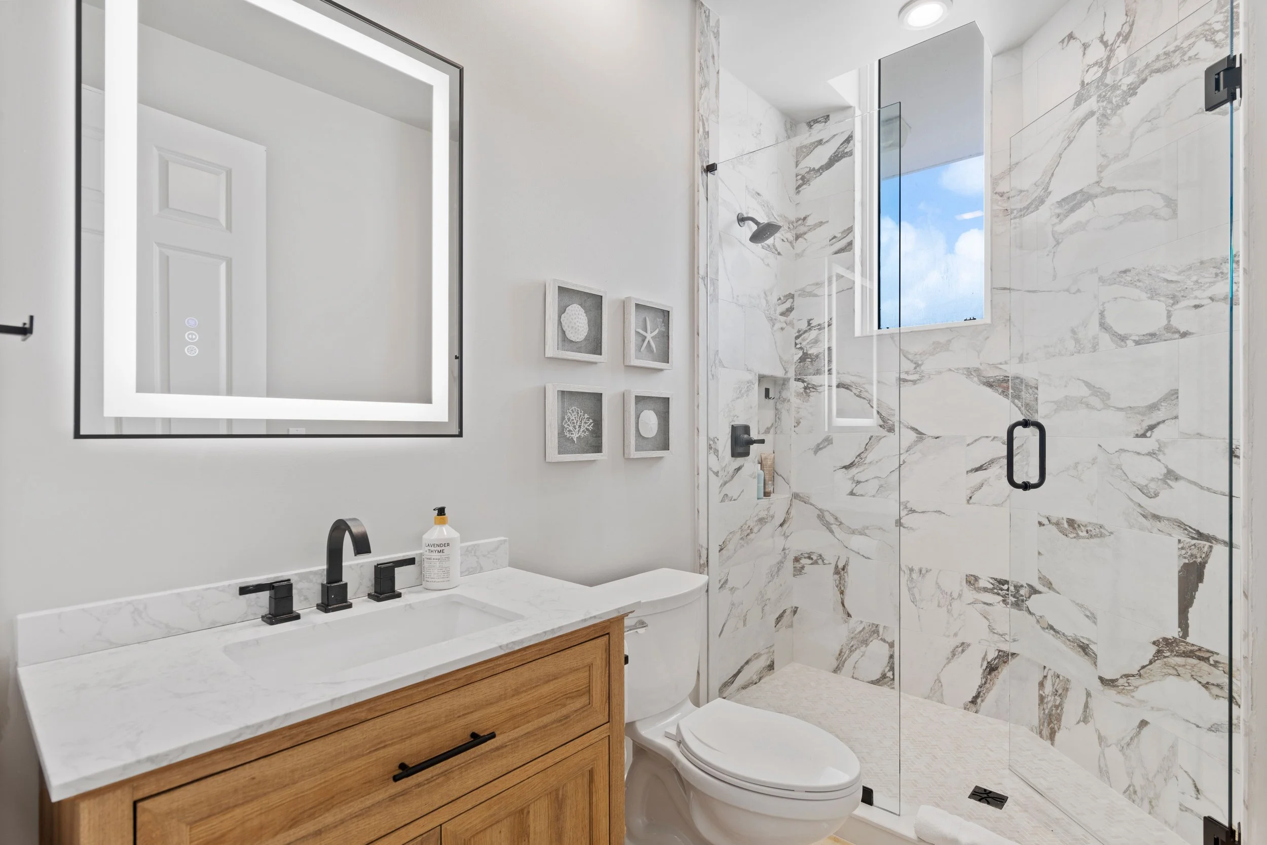 Lobby Level - Queen Guest Bathroom