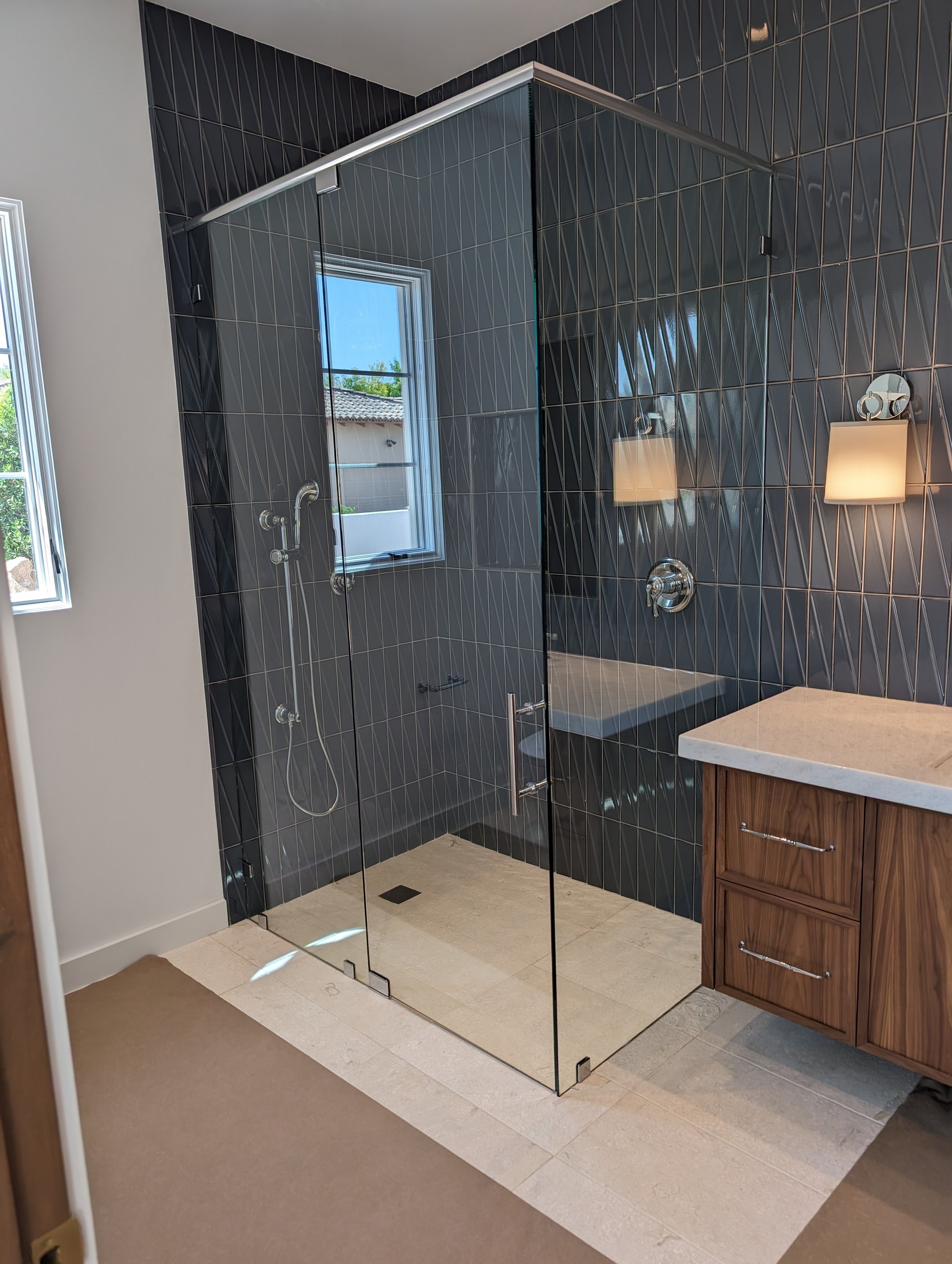 Frameless Shower with Header
