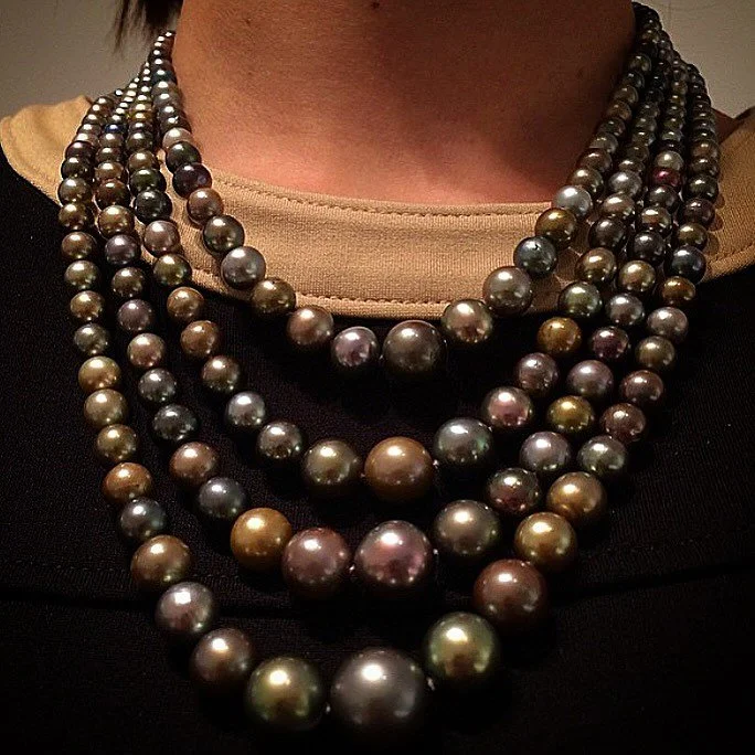 Mode June already?! Alright well I want to give some love to June&rsquo;s birthstones: traditionally it is the Pearl - shown here with a crazy #naturalpearl necklace from 2015. Alternatively #moonstone and the rare #Alexandrite (a #colorchangegemston