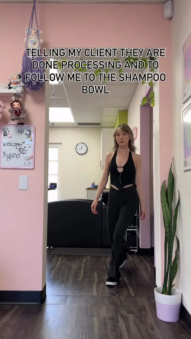 treat everyday like it’s a runway show 💃🖤😂
inspired by @serpentxlilysalon 🫶
📸: @xylinaelise
#seraphimsalon #tucsonsalon #tucsonstylist