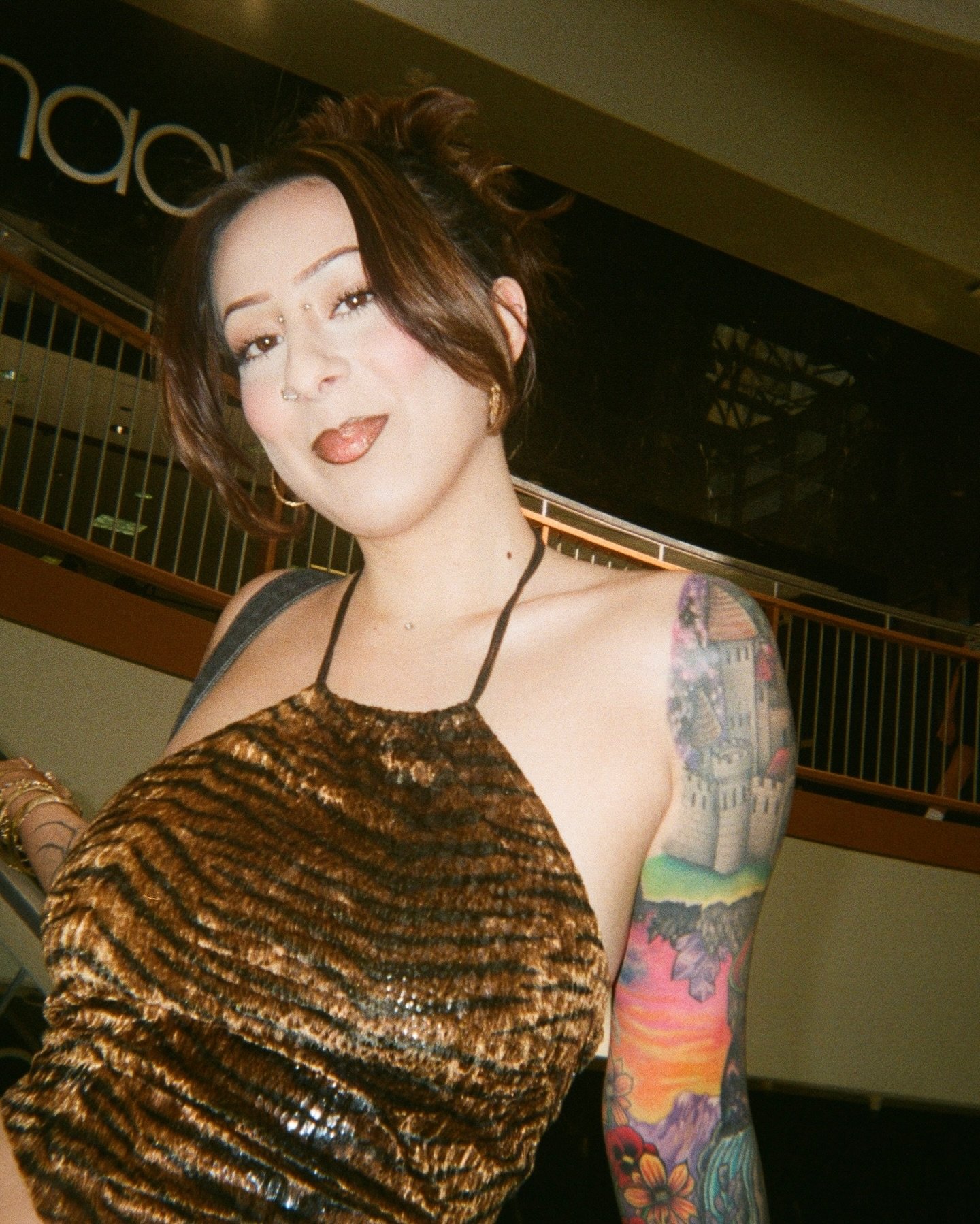 2026 SERAPHIM ARTIST REVEAL ✨🪽 
We are so stoked to welcome the talented Emily (she/her) to the Seraphim team! ˚ʚ♡ɞ˚@totallycoolhair 

> 3 years behind the chair
> Loves doing punk haircuts and custom fashion color services ✂️ 
> Enjoys thr