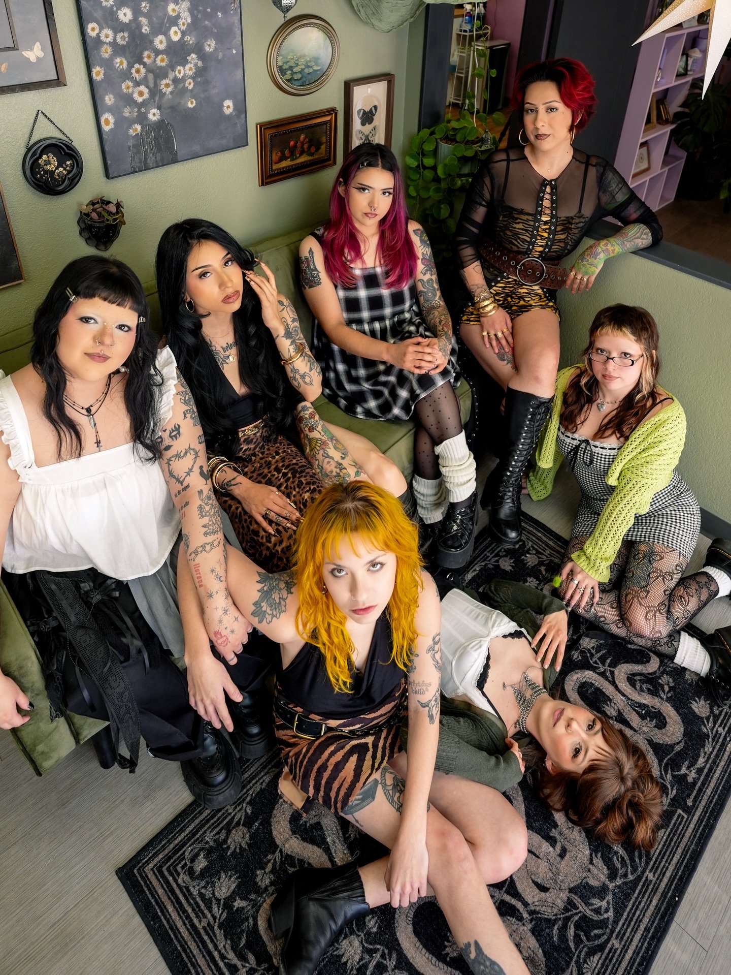 ˚₊‧꒰ა SERAPHIM ANGELS 2.0 ໒꒱ ‧₊˚
new team pics by @lunastudiollc @lunah_ 🖤

#seraphimsalon #tucsonsalon