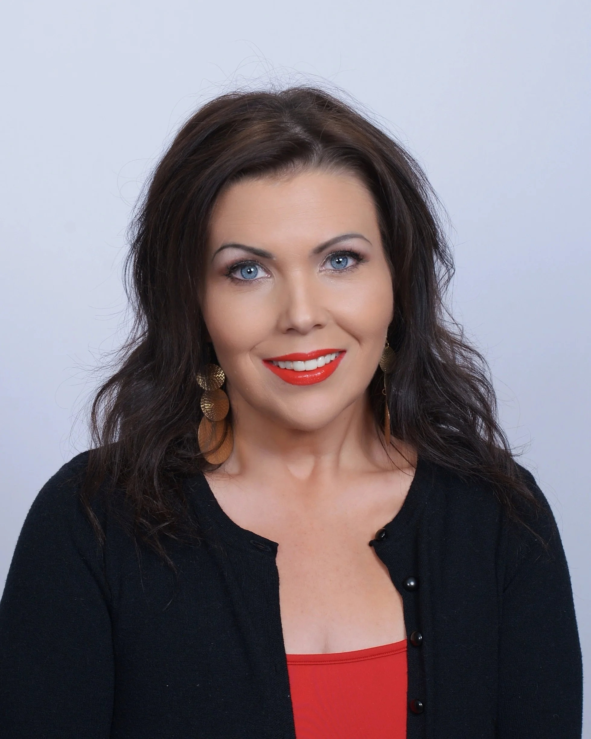 A woman smiles kindly about gestational surrogacy and the compensation benefits available for surrogate mothers at Bright Futures Families.